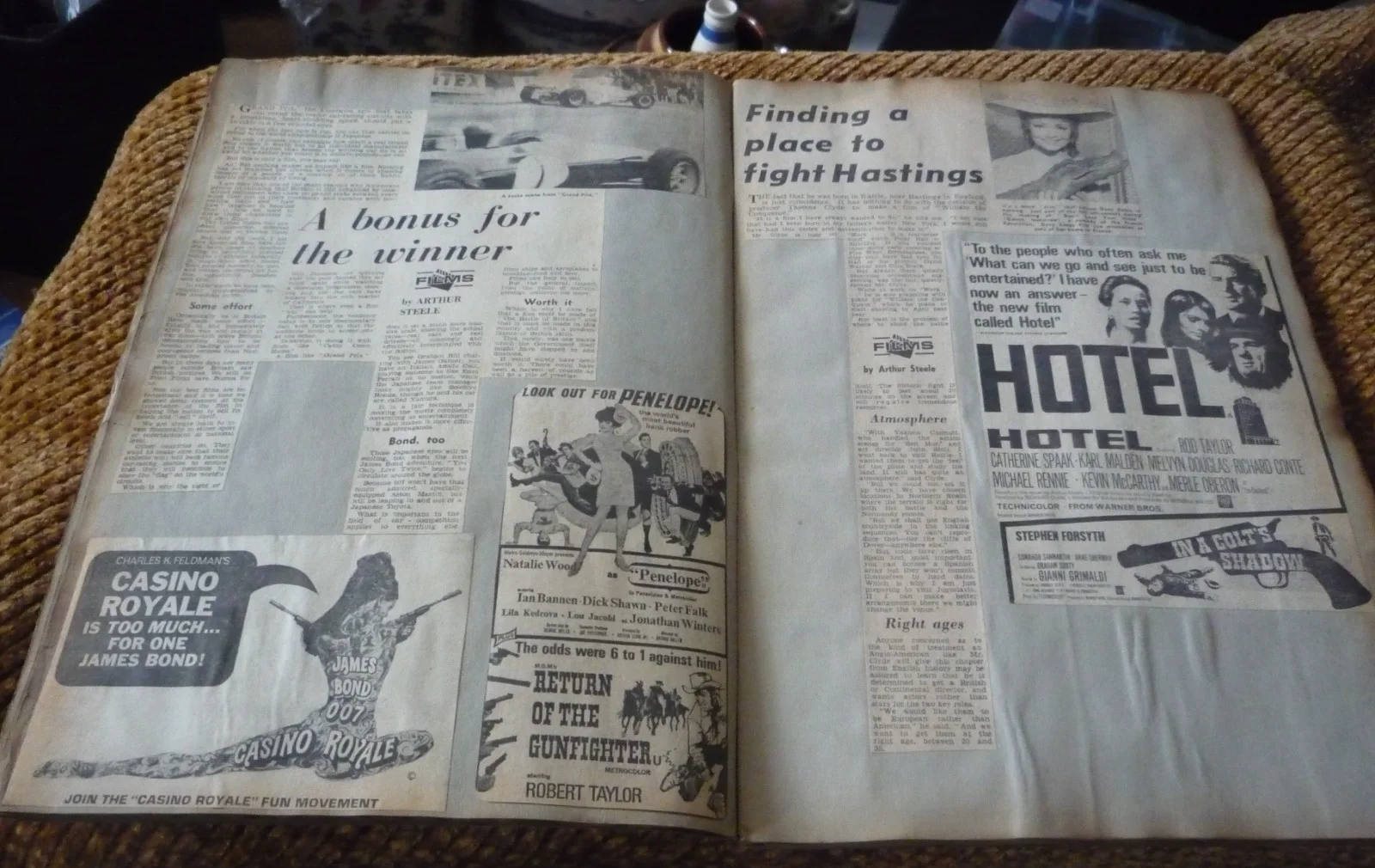 Vintage Movie Film 60s Scrap Book Pictures Newspaper Cuttings Bond Mcqueen Caine, изображение 3