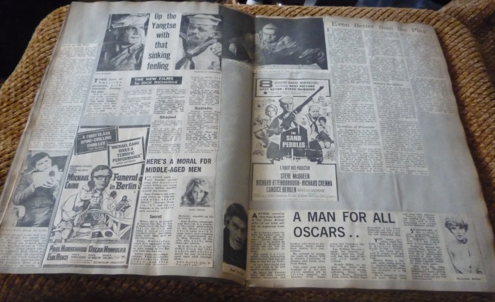 Vintage Movie Film 60s Scrap Book Pictures Newspaper Cuttings Bond Mcqueen Caine, изображение 4
