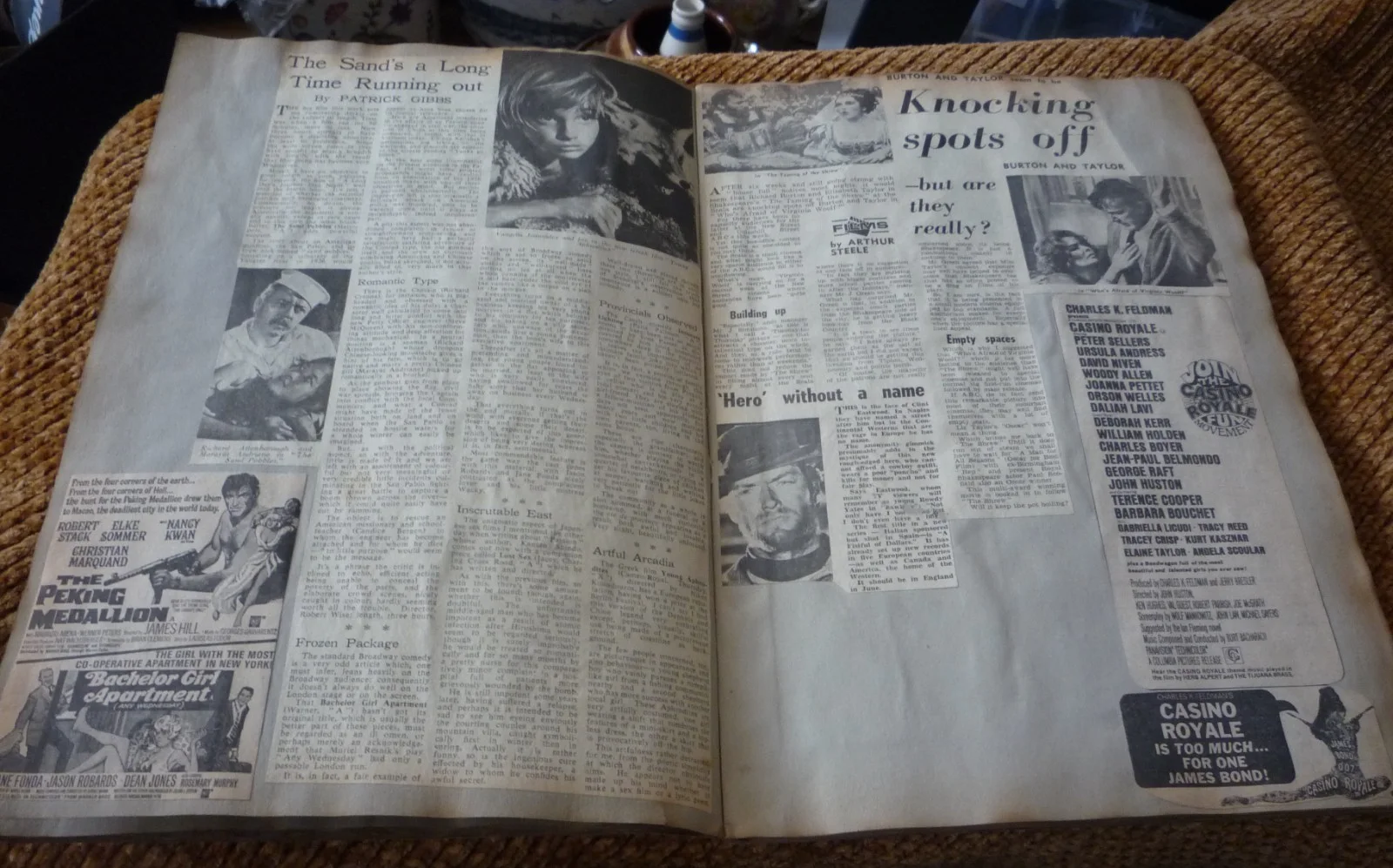 Vintage Movie Film 60s Scrap Book Pictures Newspaper Cuttings Bond Mcqueen Caine, изображение 5