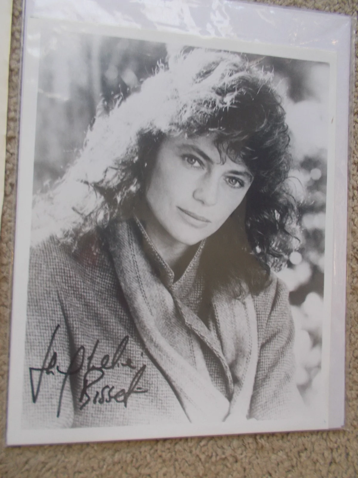 JACQUELINE BISSET — JACQUELINE BISSET SIGNED PHOTO + 1970 STYLE (A) THE GRASSHOPPER ONE SHEET POSTER, изображение 2