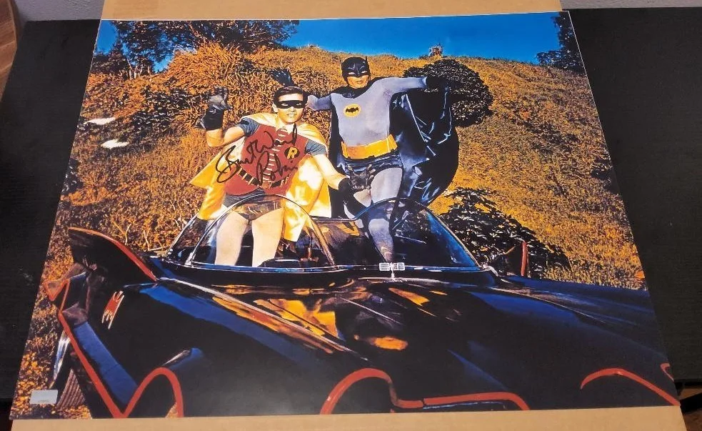 BURT WARD — 1966 BATMAN & ROBIN 16 X 20 Color Photo Signed By BURT WARD With /COA, изображение 2