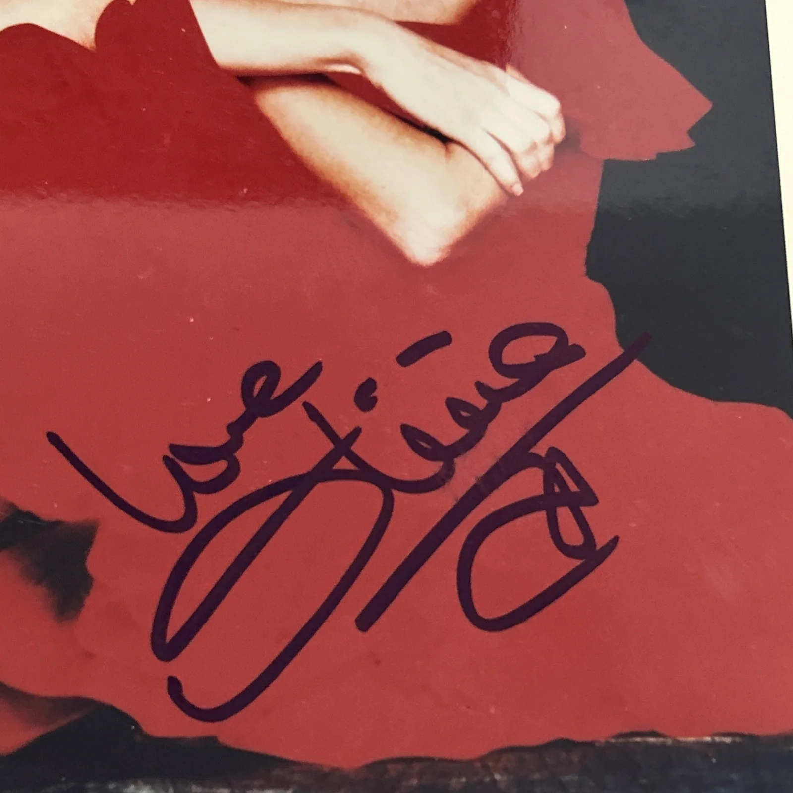 Olivia Newton John — Olivia Newton John Signed "LOVE OLIVIA" In-Person 8x10 Photo with JSA COA, изображение 2