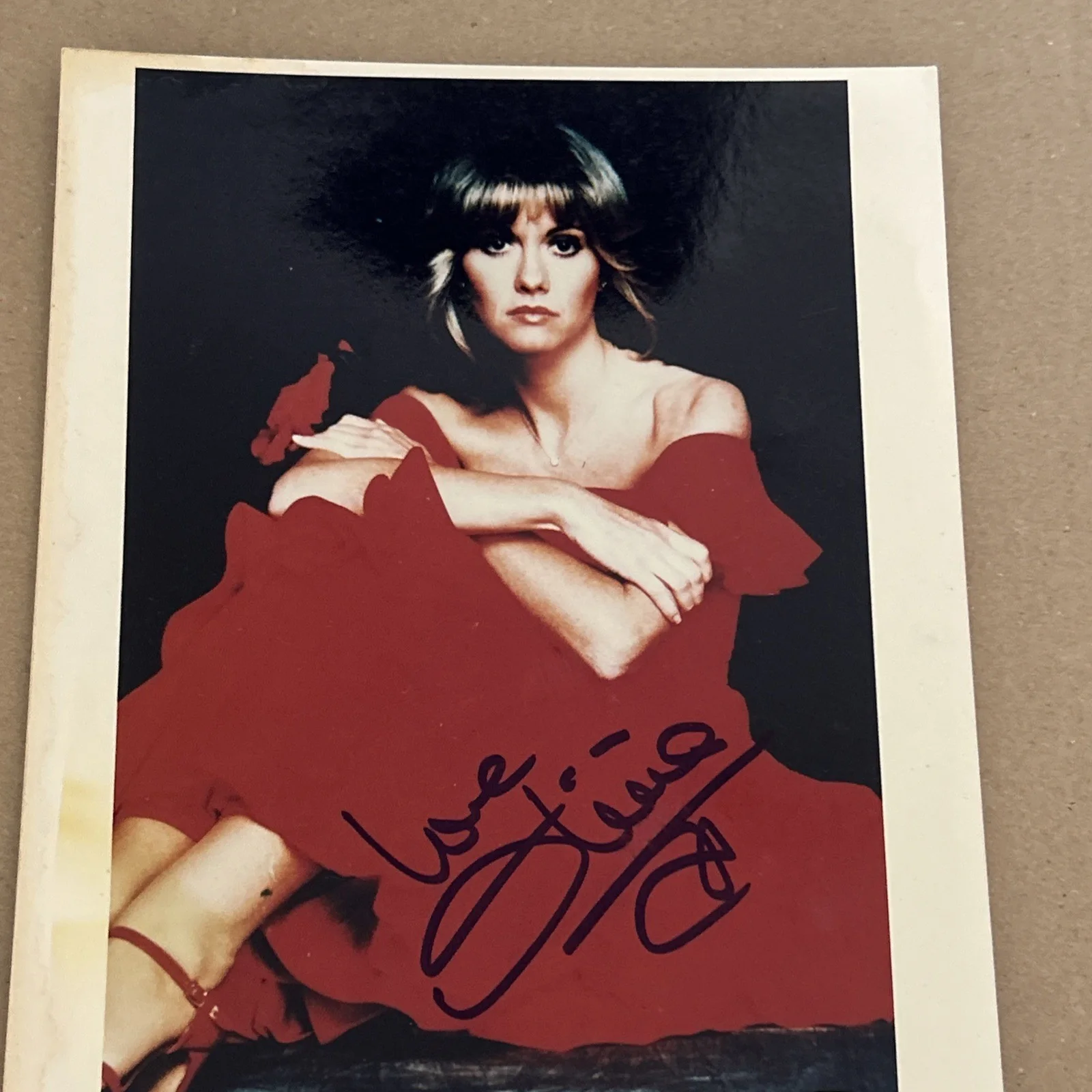 Olivia Newton John — Olivia Newton John Signed "LOVE OLIVIA" In-Person 8x10 Photo with JSA COA, изображение 3