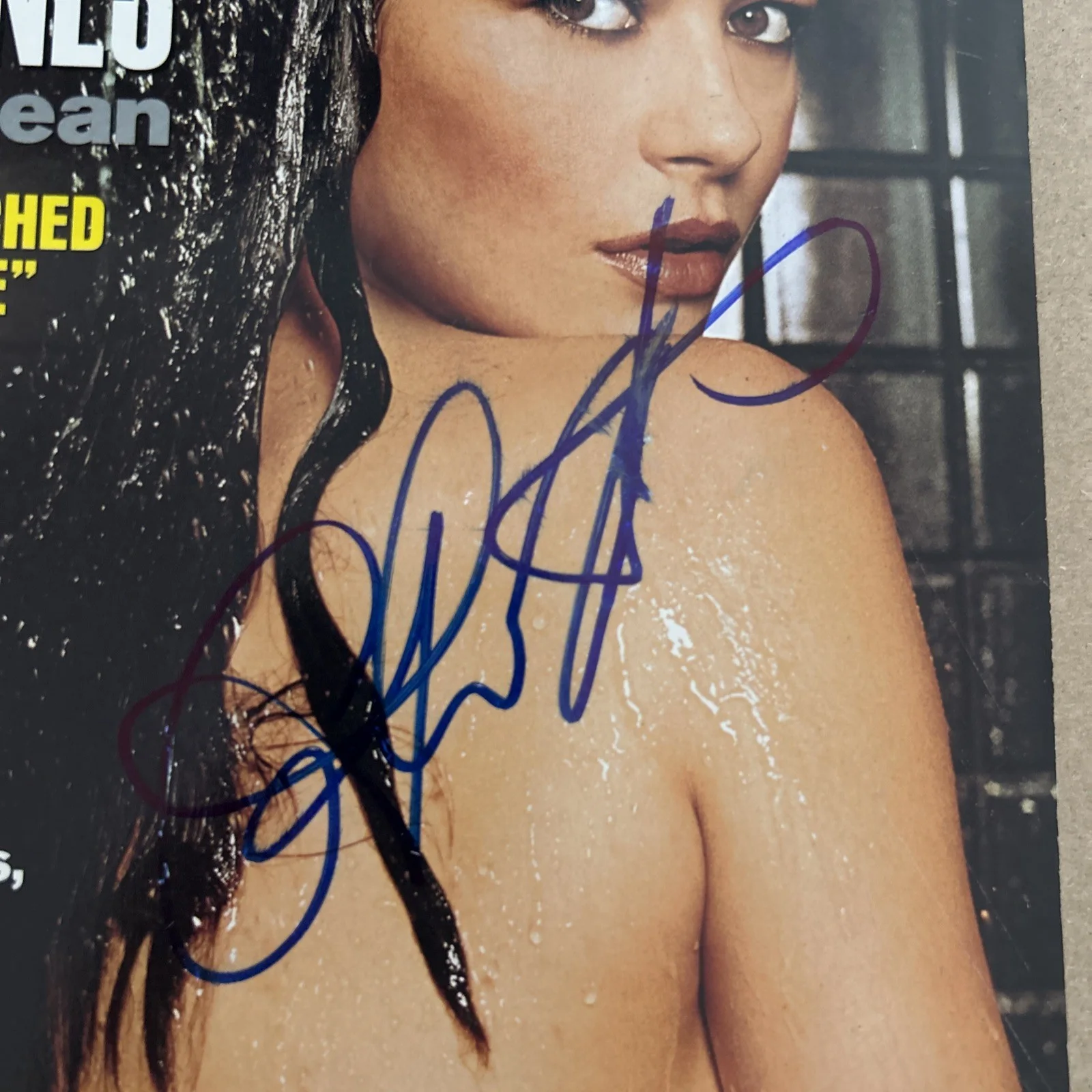1999-Catherine Zeta-Jones Signed In-Person "DETAILS" Magazine JSA COA, изображение 2