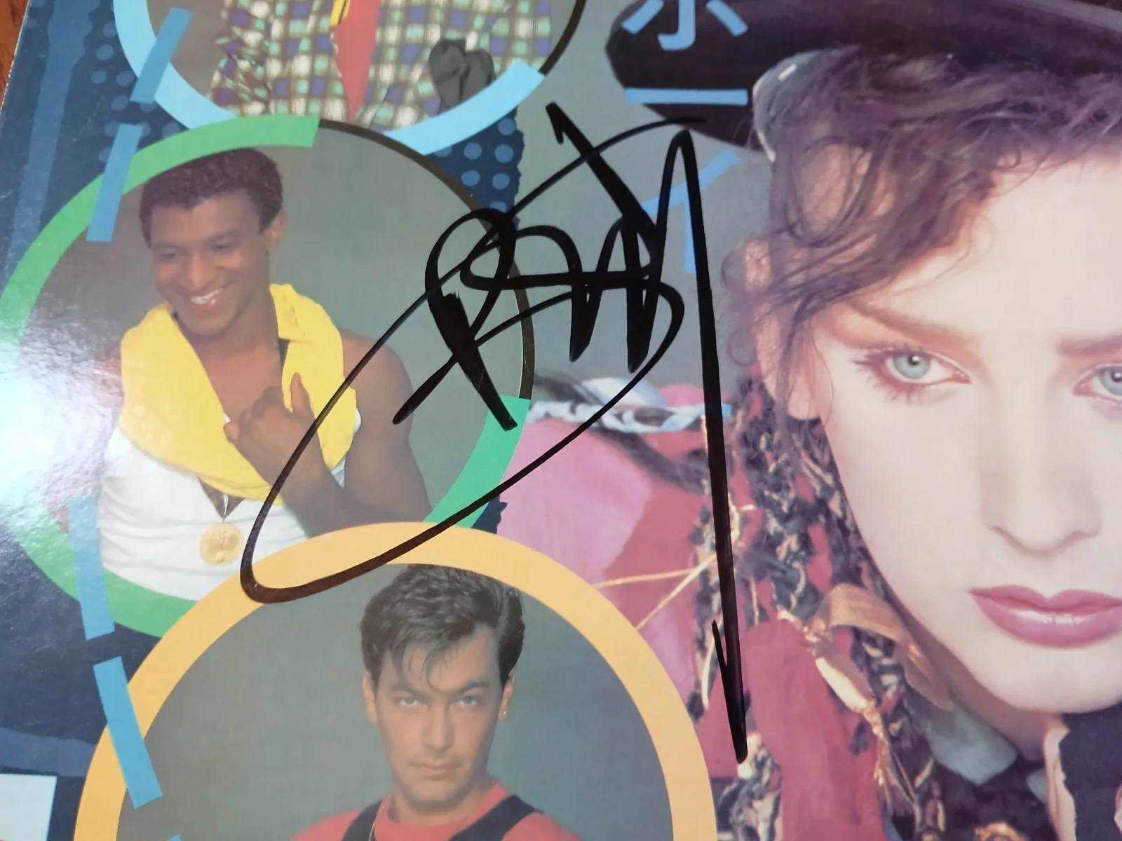 Boy George autographed Culture Club Colour By Numbers Album, изображение 3