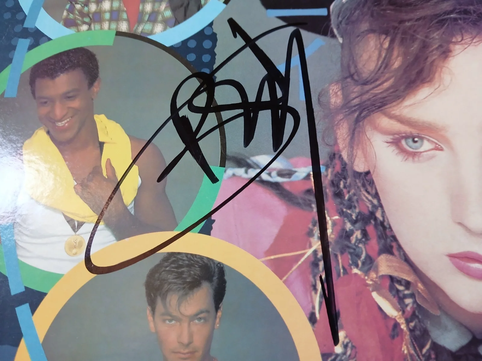 Boy George autographed Culture Club Colour By Numbers Album, изображение 4