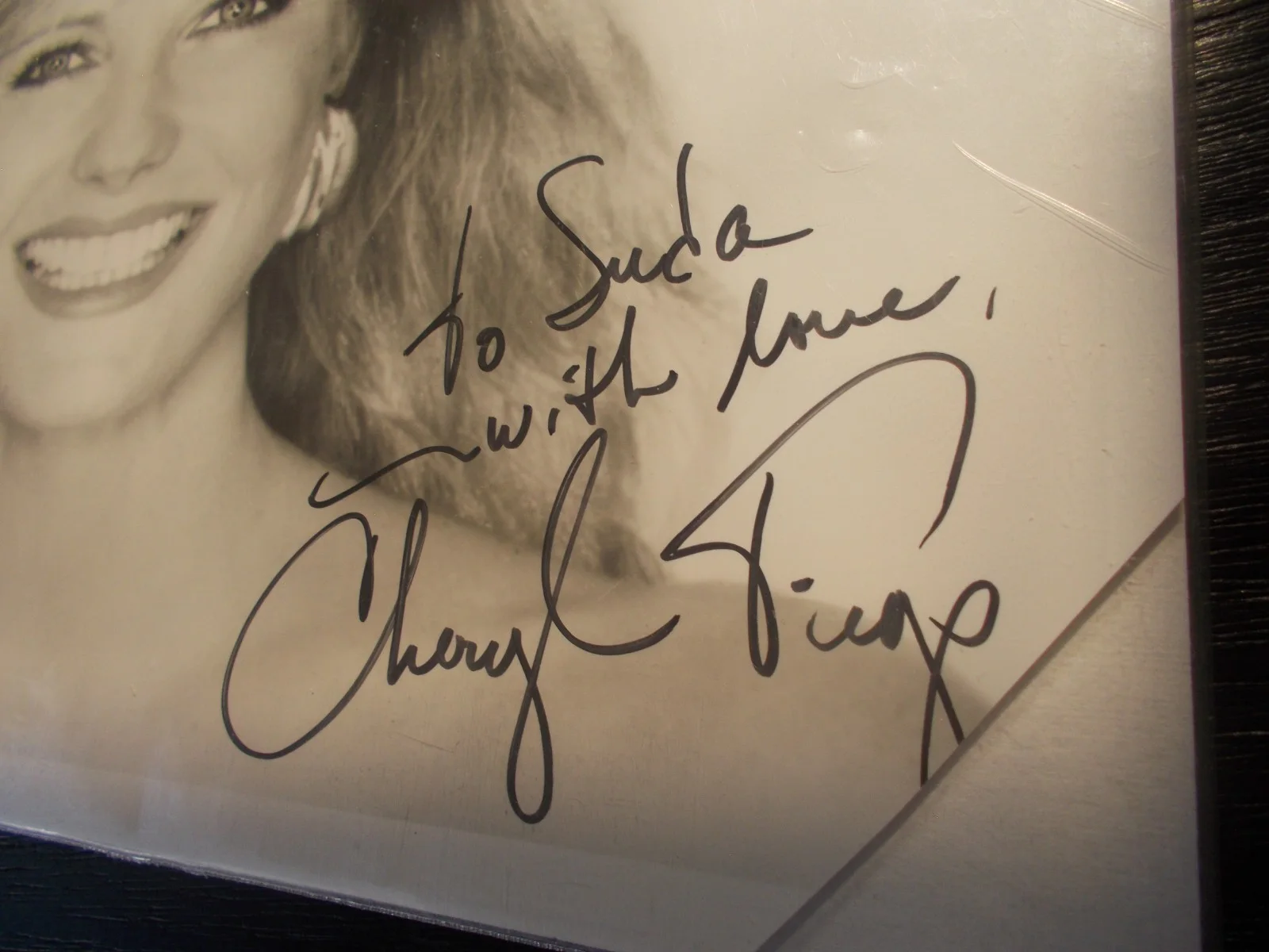 CHERYL TIEGS — CHERYL TIEGS SIGNED INSCRIBED BLACK AND WHITE 8"X10" PHOTO FROM 1980'S VGT, изображение 2