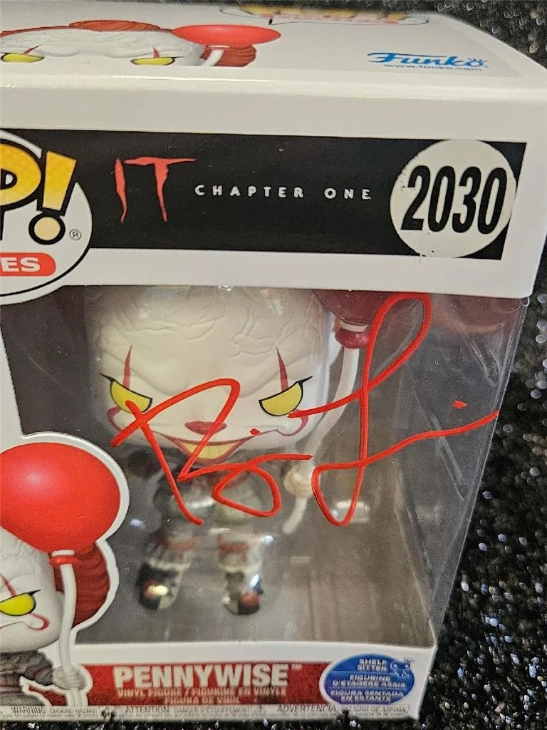 BILL SKARSDARD — BILL SKARSGARD SIGNED FUNKO POP! HOROR MOVIE 2030 IT PENNYWISE FIGURE WITH COA, изображение 2