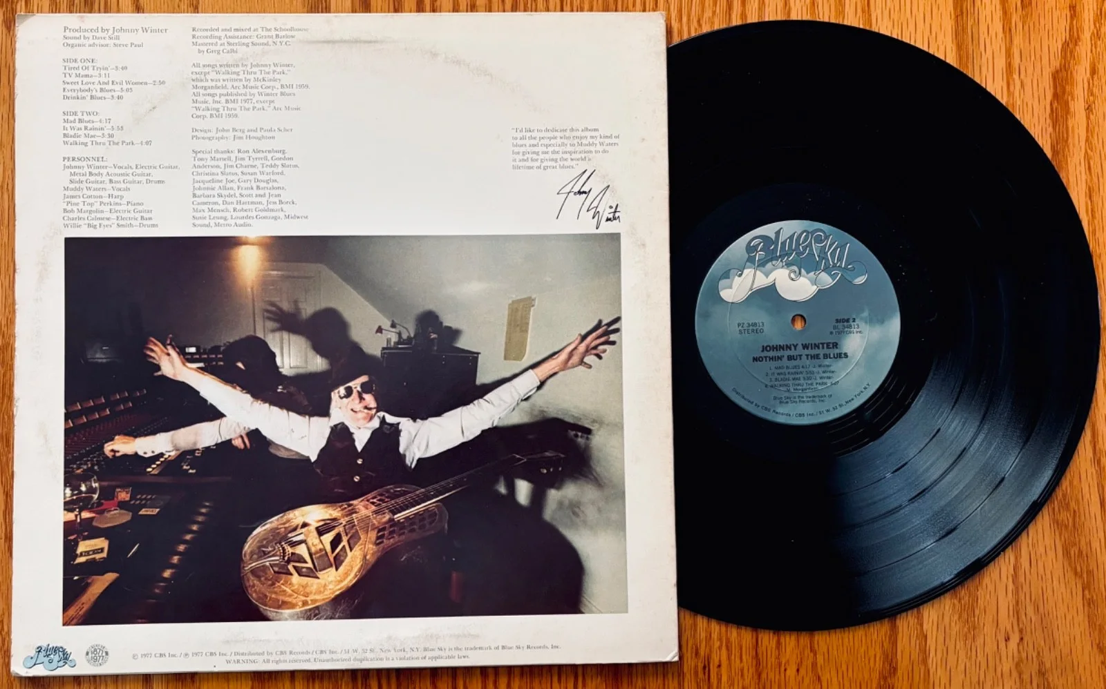 JOHNNY WINTER~Signed NOTHIN' BUT THE BLUES Promo Album~BLUE SKY #PZ 34813, изображение 2