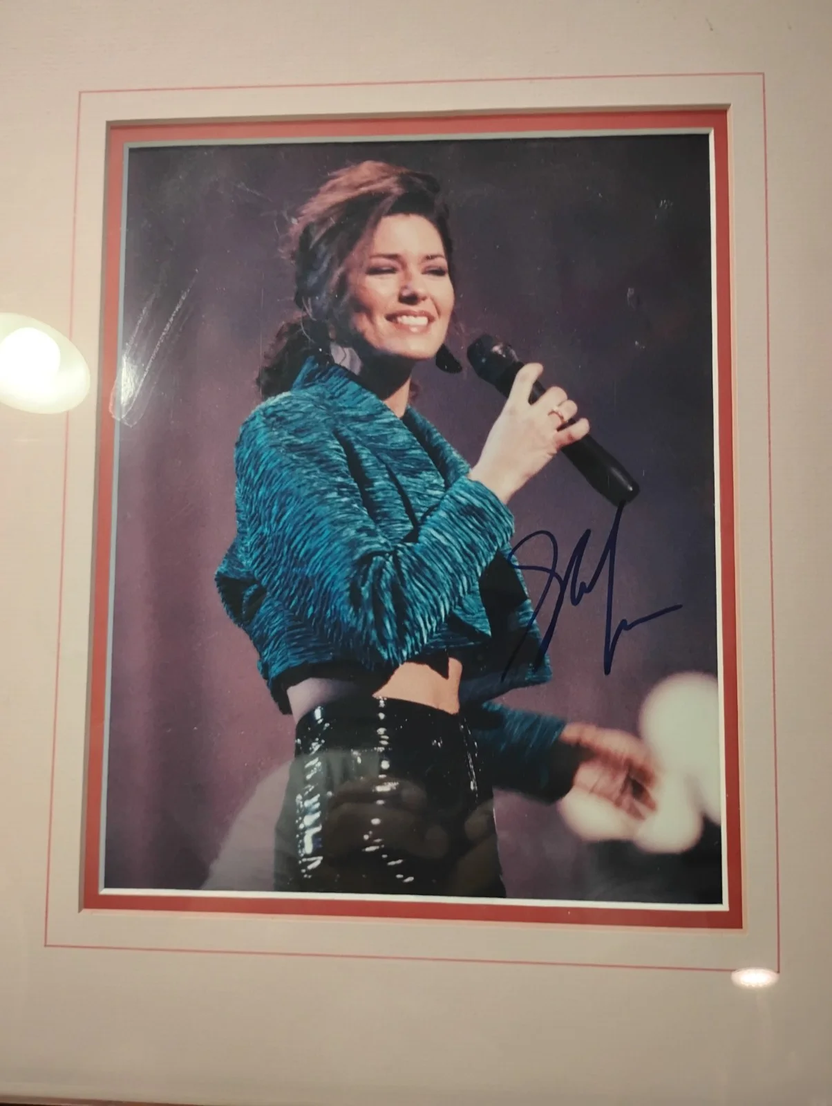 SHANIA TWAIN AUTOGRAPHED FRAMED & MATTED w/COA, image 3