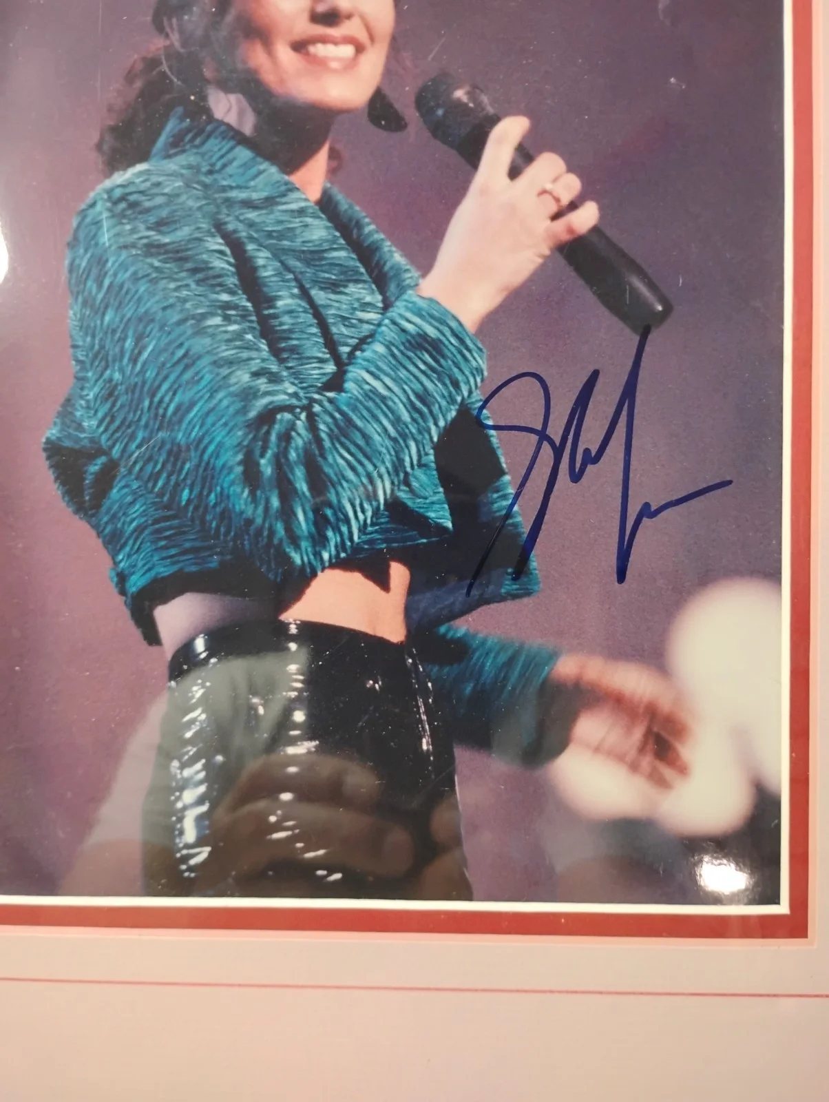 SHANIA TWAIN AUTOGRAPHED FRAMED & MATTED w/COA, image 4
