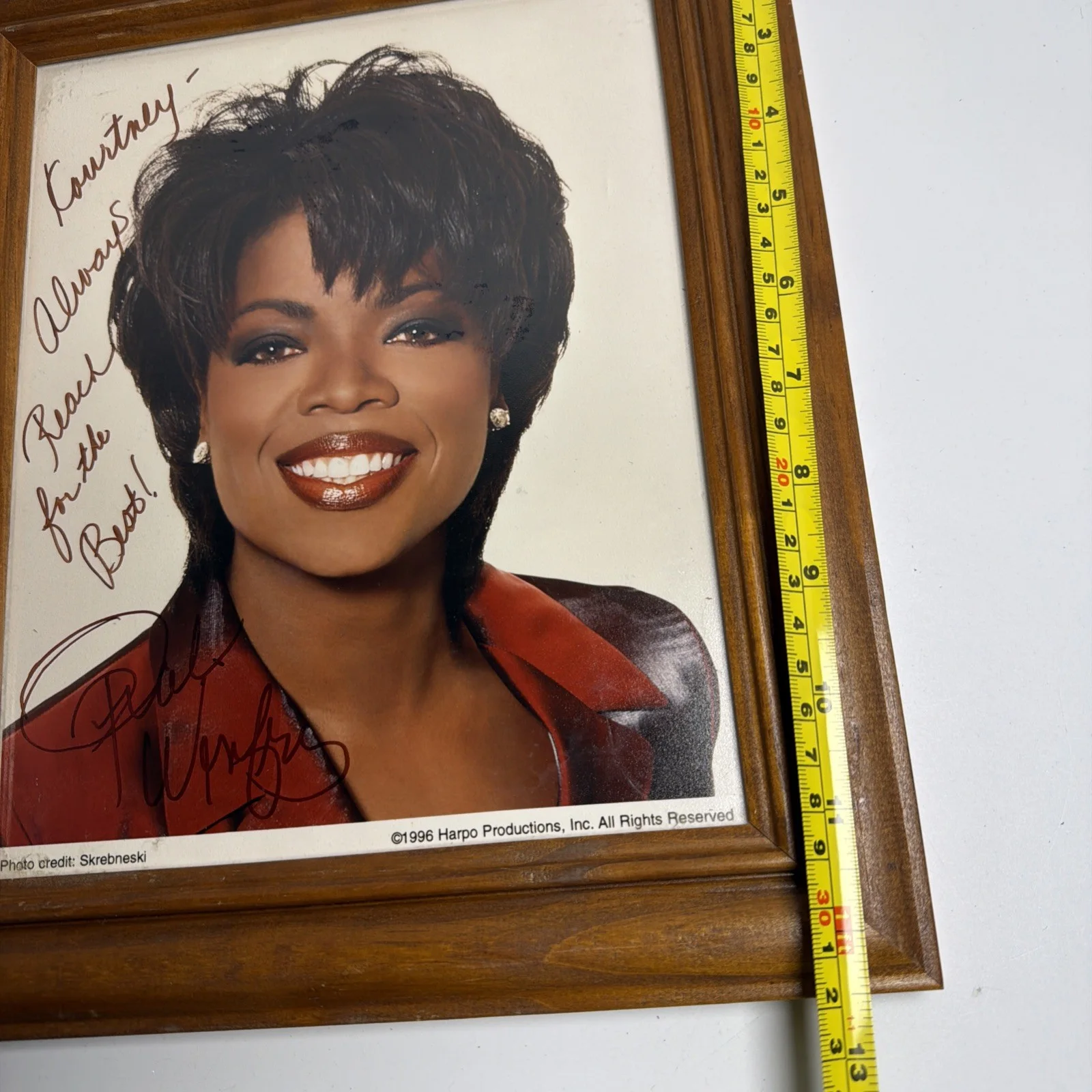 Oprah Winfrey Autographed 8x10 Photo 1990s “reach For The Best” Wooden Frame!, image 3