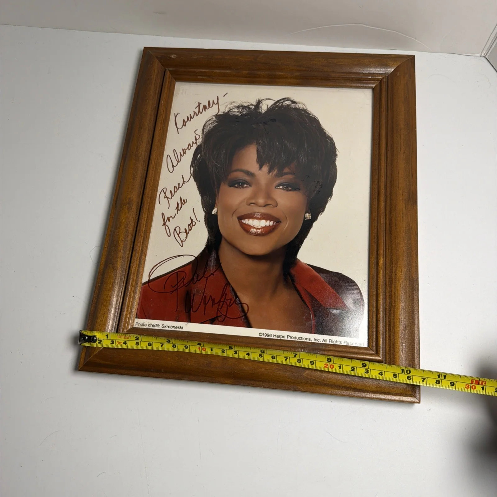 Oprah Winfrey Autographed 8x10 Photo 1990s “reach For The Best” Wooden Frame!, image 4