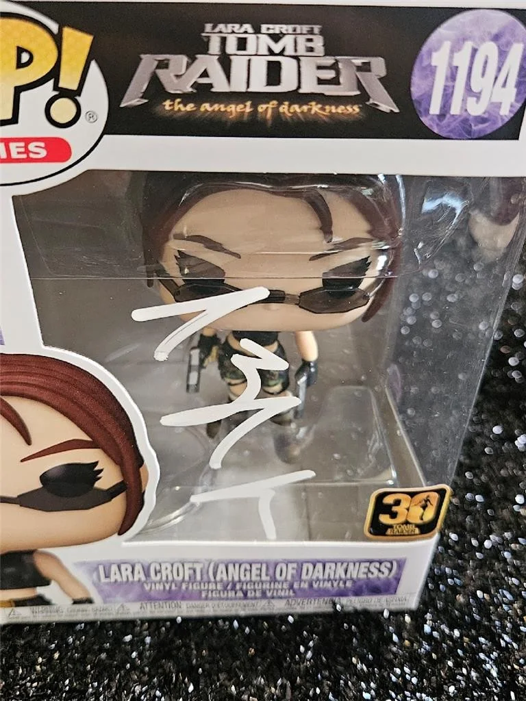 ANGELINA JOLIE — ANGELINA JOLIE SIGNED FUNKO POP! TOMB RAIDER 1194 LARA CROFT ANGEL DARKNESS COA, изображение 2