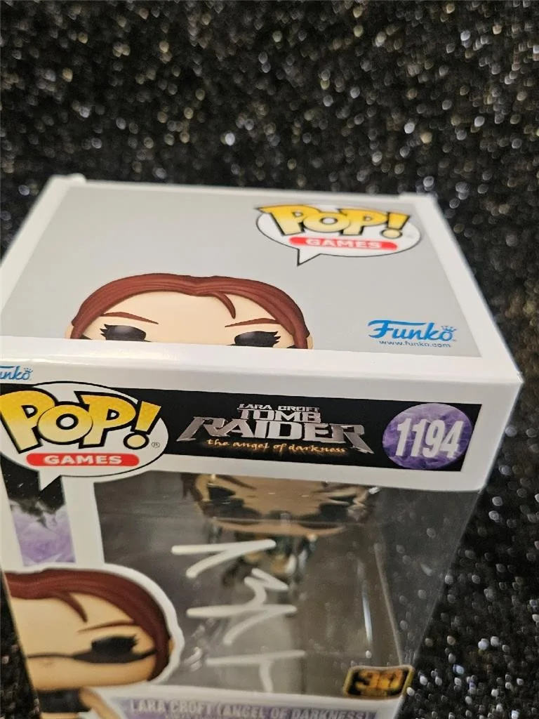 ANGELINA JOLIE — ANGELINA JOLIE SIGNED FUNKO POP! TOMB RAIDER 1194 LARA CROFT ANGEL DARKNESS COA, изображение 3