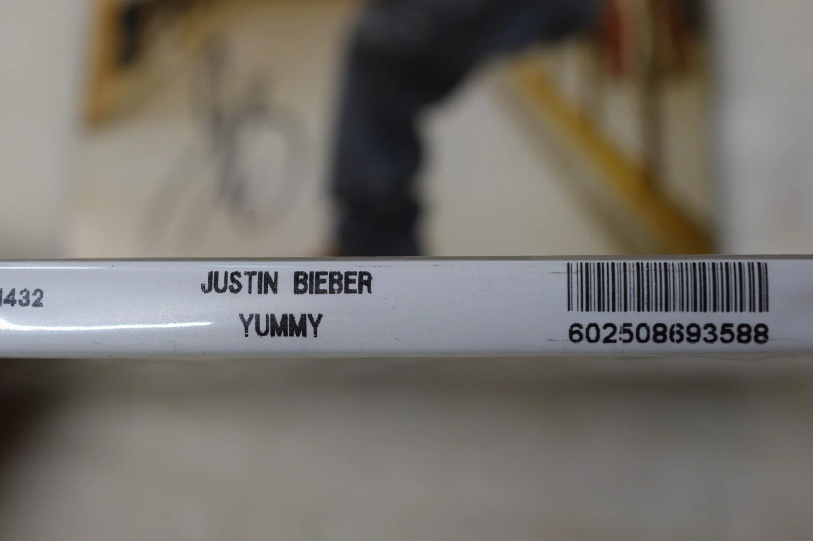NEW Justin Bieber Yummy Signed CD - In Hand, Ready to Ship!, изображение 3