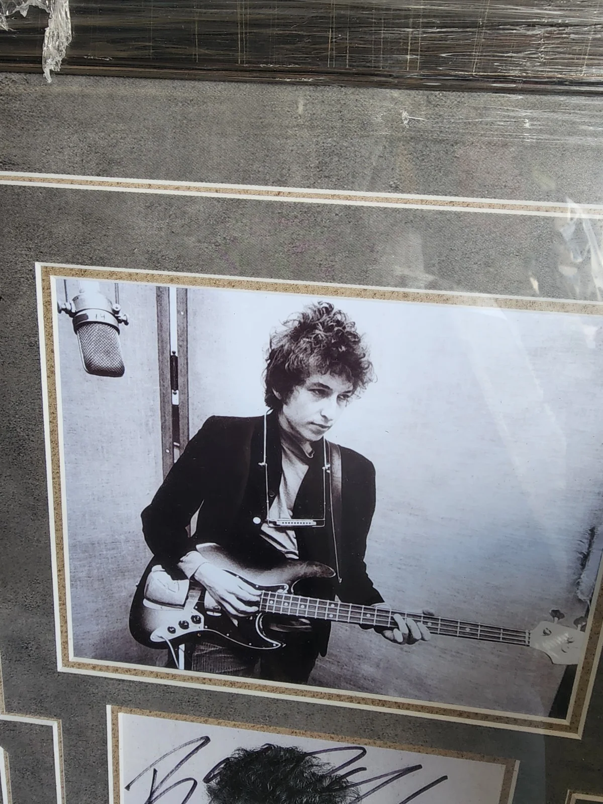 Bob Dylan Signed 8 X 10 Blk And White Photo In Deluxe Frame, image 3