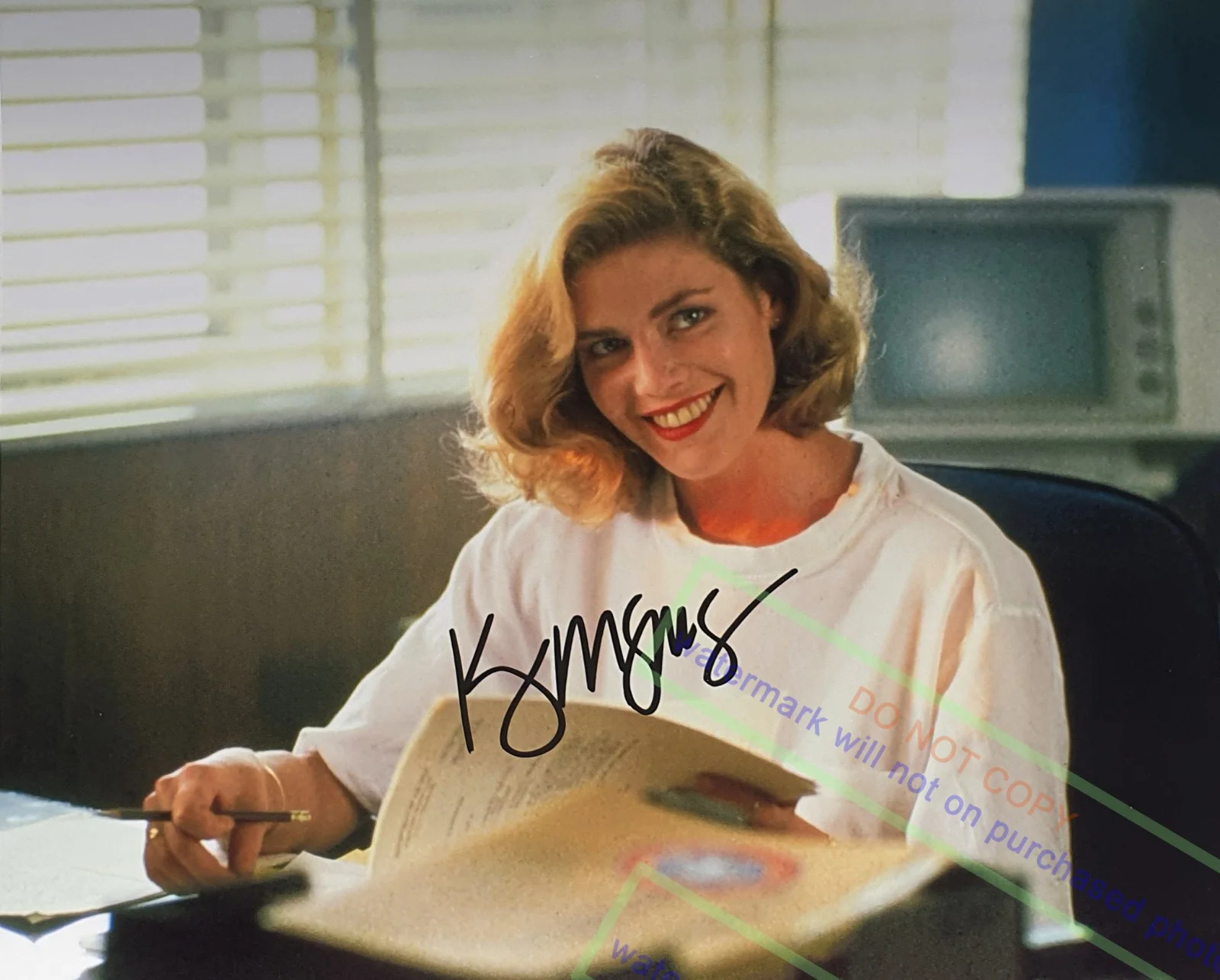 KELLY MCGILLIS — KELLY MCGILLIS Signed Autographed 8X10 Photo
