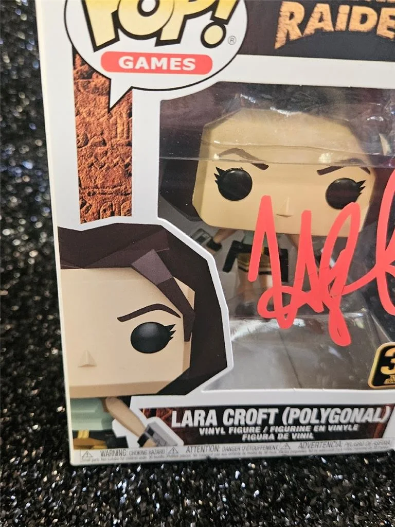 HAYLEY ATWELL — HAYLEY ATWELL SIGNED FUNKO POP! TOMB RAIDER 1192 LARA CROFT POLYGONAL FIGURE COA, изображение 4