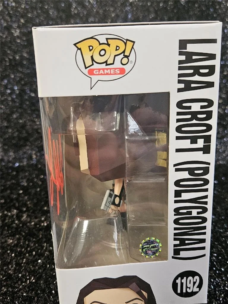 HAYLEY ATWELL — HAYLEY ATWELL SIGNED FUNKO POP! TOMB RAIDER 1192 LARA CROFT POLYGONAL FIGURE COA, изображение 5