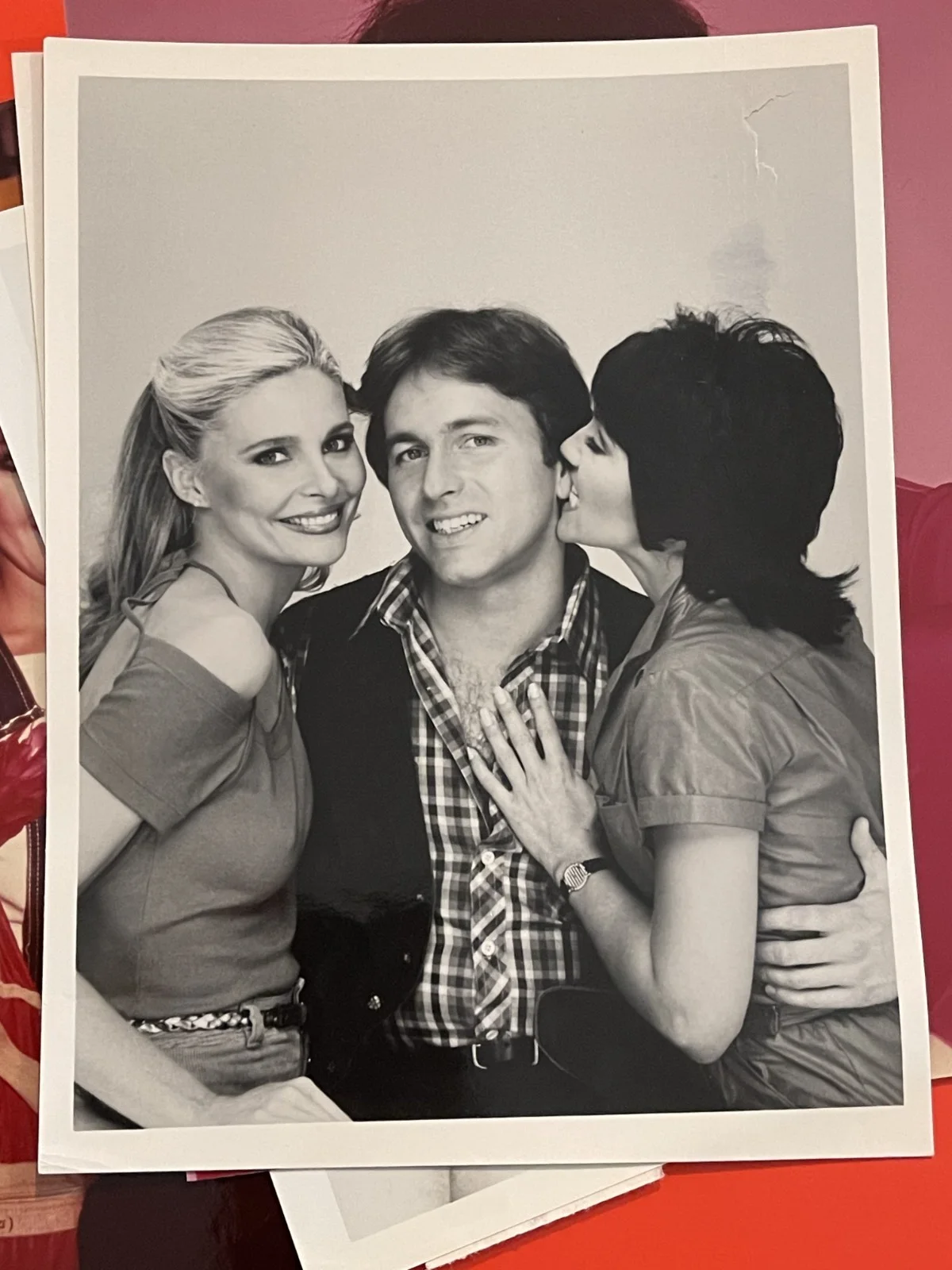THREE'S COMPANY VINTAGE TV COLLECTION OF PHOTOS JOHN RITTER JOYCE DEWITT, изображение 3