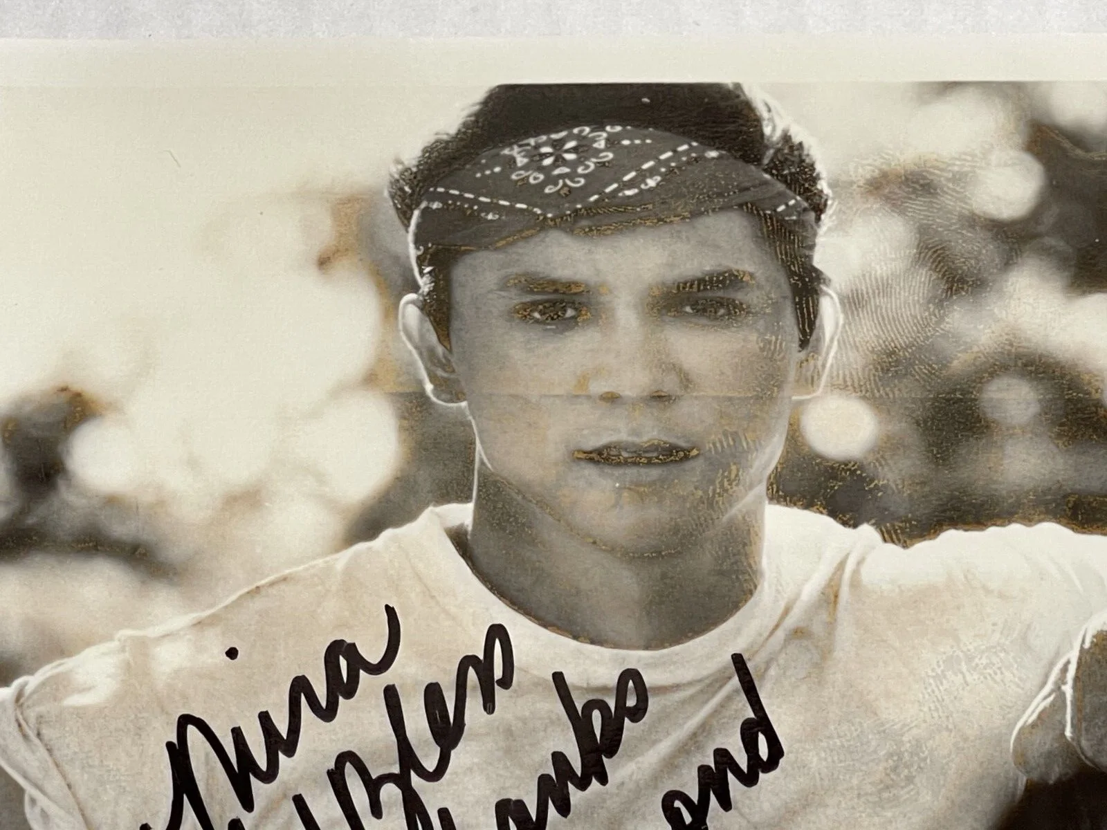 LOU DIAMOND PHILLIPS — LOU DIAMOND PHILLIPS LA BAMBA SIGNED PHOTO, image 2