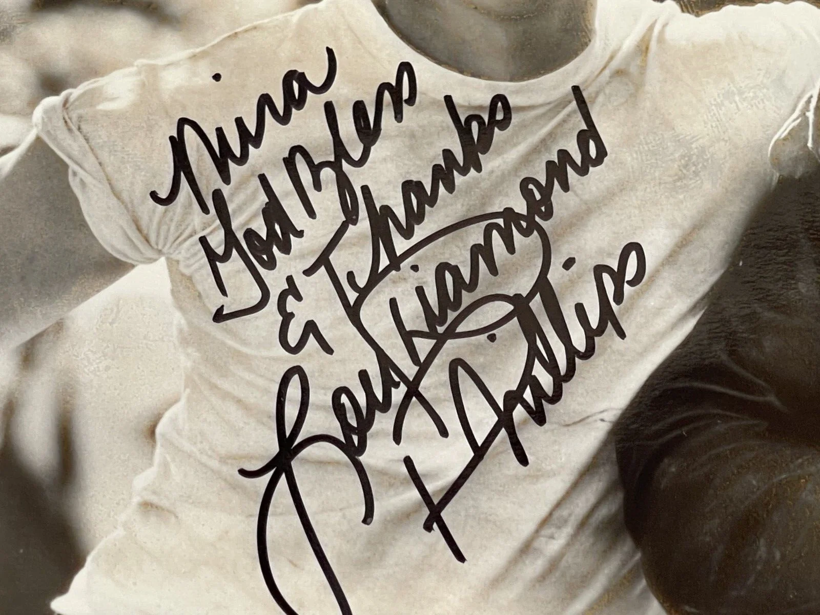 LOU DIAMOND PHILLIPS — LOU DIAMOND PHILLIPS LA BAMBA SIGNED PHOTO, image 3