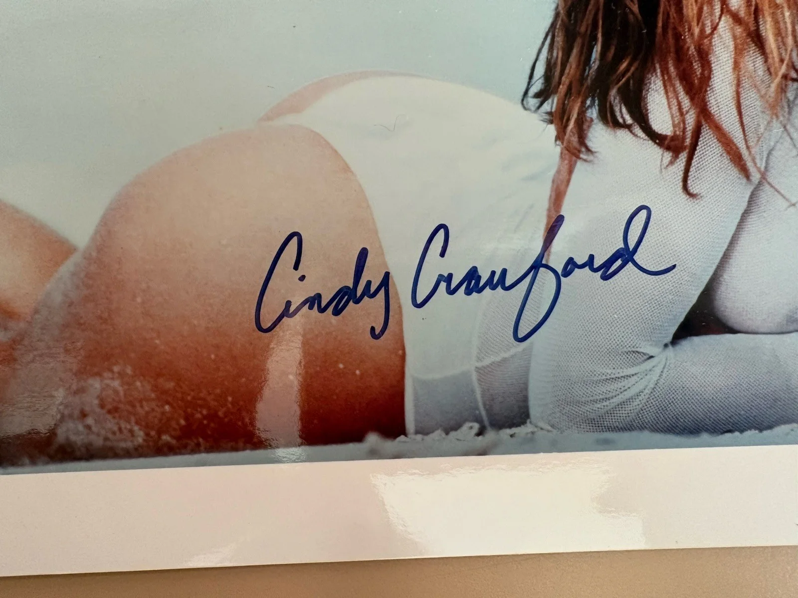Cindy Crawford — AUTOGRAPHED CINDY CRAWFORD PHOTO W/COA SEE THROUGH TOP ON BEACH, изображение 3