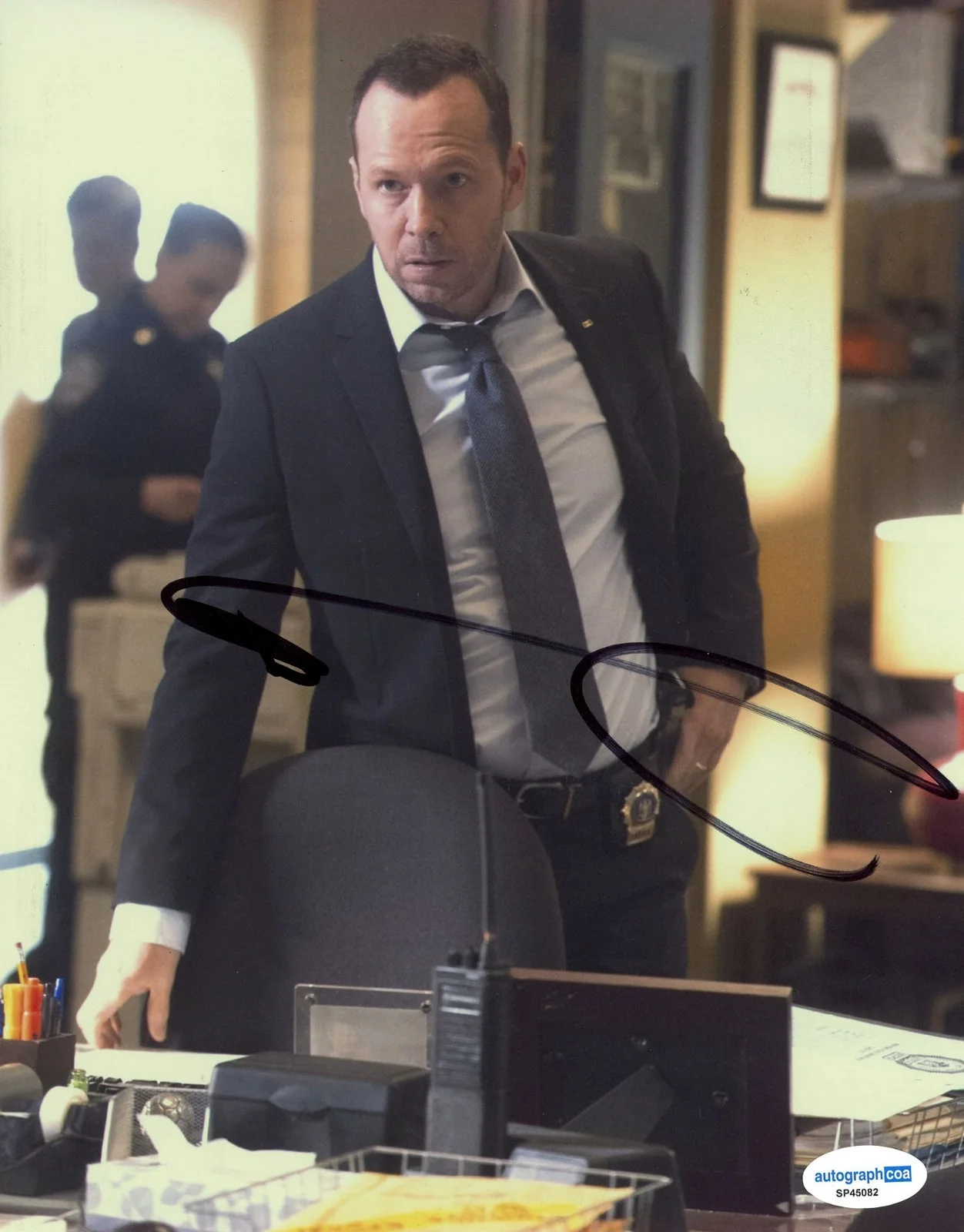 Donnie Wahlberg — Donnie Wahlberg signed "BLUE BLOODS" 8x10 Photo a EXT PROOF Boston Blue ACOA COA, изображение 4