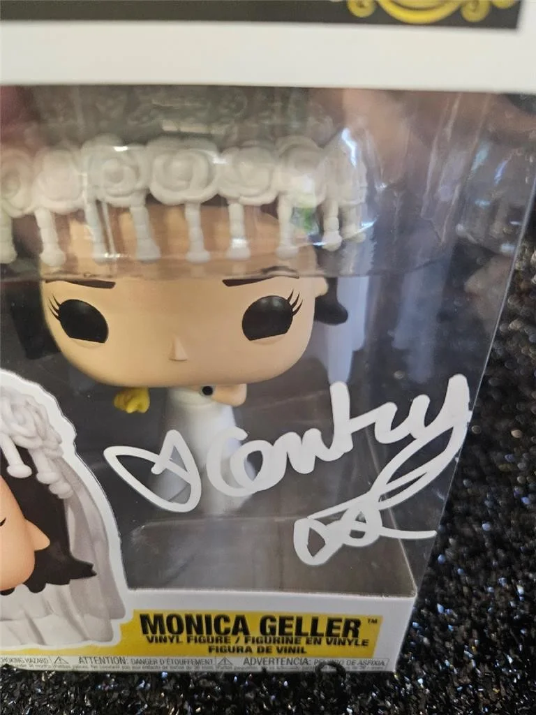 COURTNEY COX — COURTNEY COX HAND SIGNED AUTOGRAPHED FUNKO POP! 1868 FRIENDS MONICA GELLER COA, изображение 2