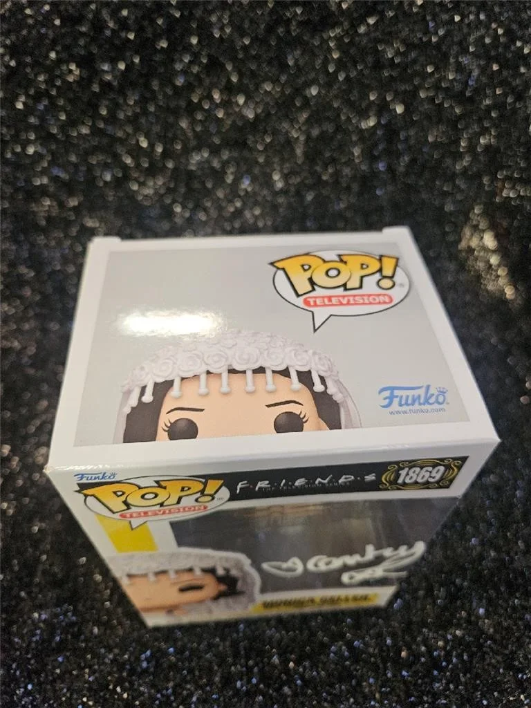 COURTNEY COX — COURTNEY COX HAND SIGNED AUTOGRAPHED FUNKO POP! 1868 FRIENDS MONICA GELLER COA, изображение 4