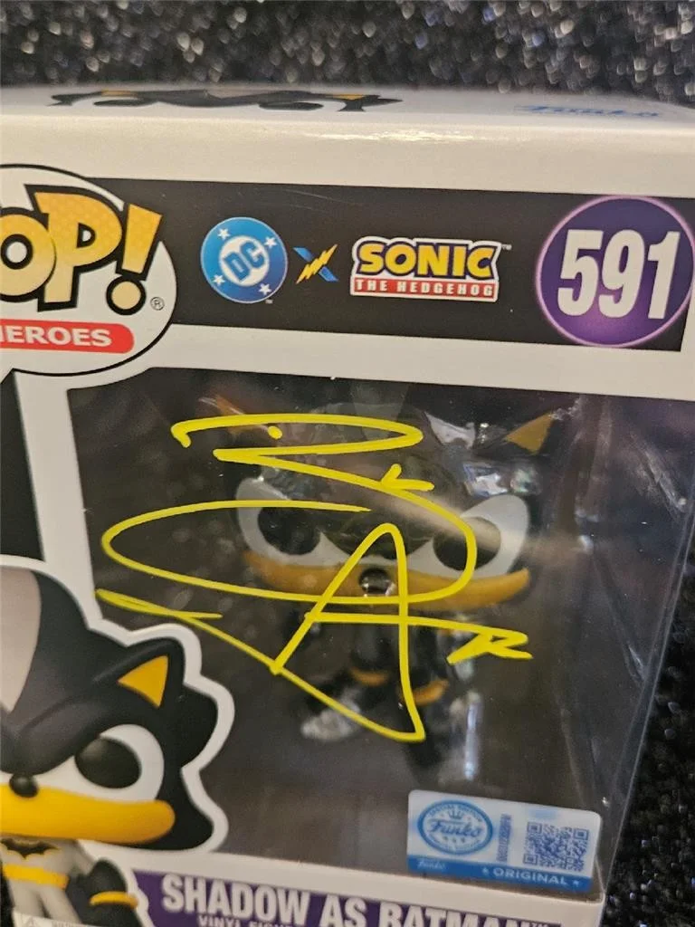BEN AFFLECK — BEN AFFLECK HAND SIGNED FUNKO POP! 594 SONIC HEDGEHOG SHADOW AS BATMAN DC W/ COA, изображение 3