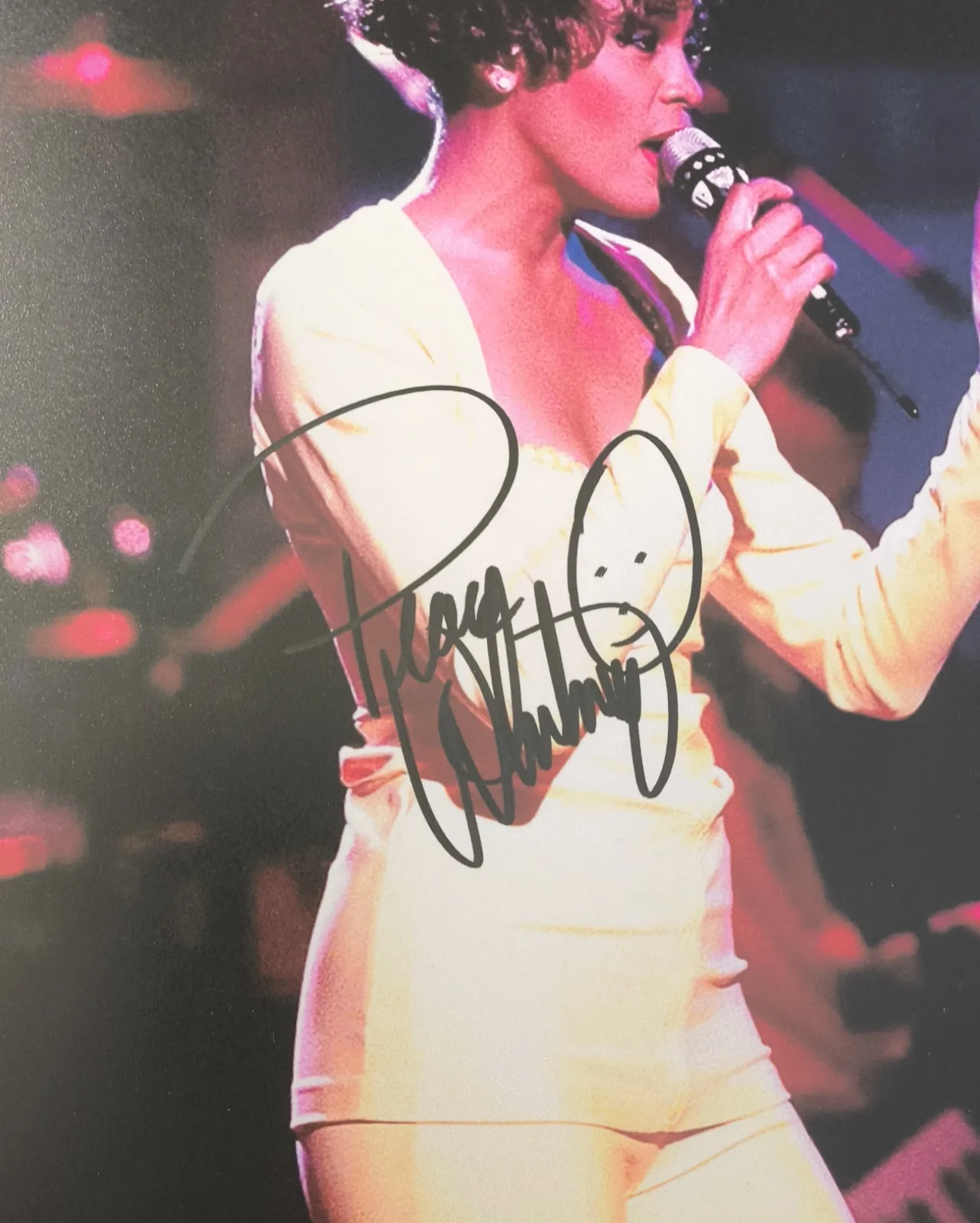 WHITNEY HOUSTON SIGNED AUTOGRAPHED PHOTO 8X10 RARE, image 2