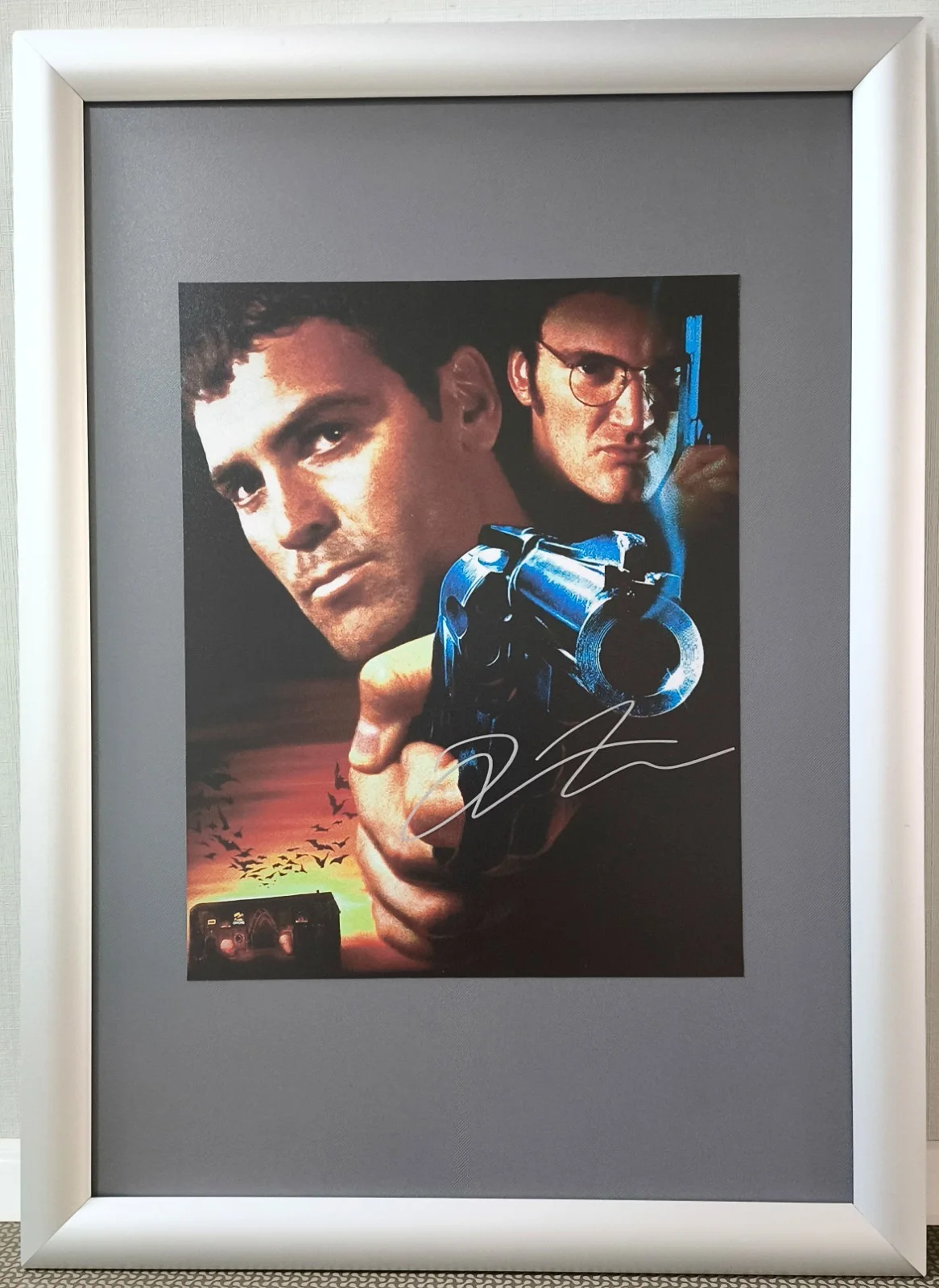 QUENTIN TARANTINO — QUENTIN TARANTINO SIGNED AUTOGRAPHED PHOTO 8X10, image 2
