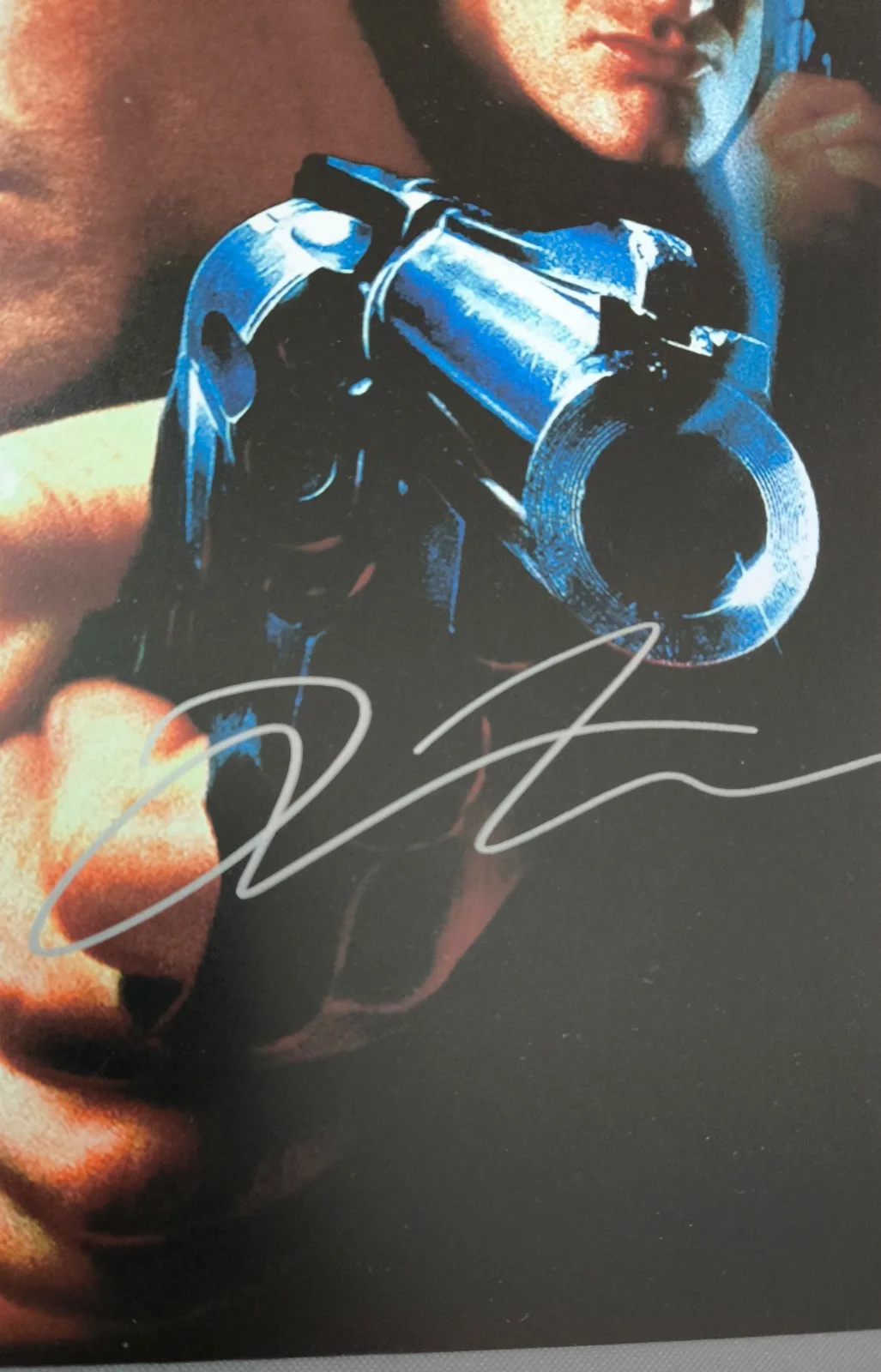 QUENTIN TARANTINO — QUENTIN TARANTINO SIGNED AUTOGRAPHED PHOTO 8X10, image 3