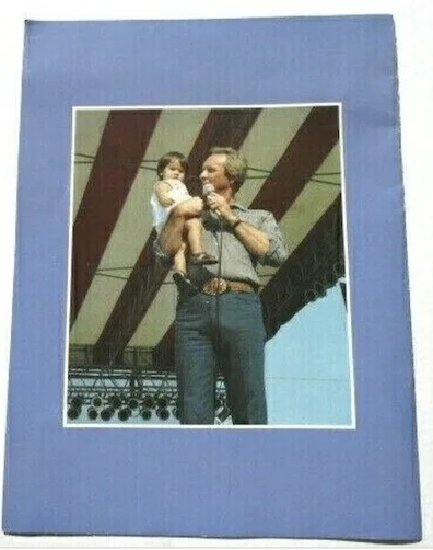 Mel Tillis Special Scrapbook Edition 1988 with REAL Autograph??? - A18, image 3