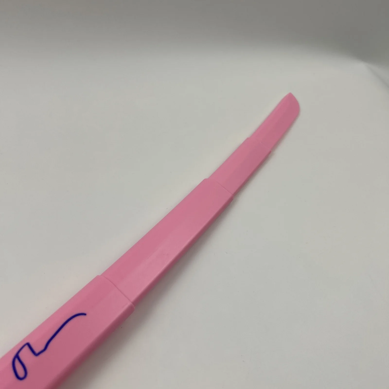 Uma Thurman — Signed Pink Plastic Sword Uma Thurman Autographed COA Kill Bill, image 4
