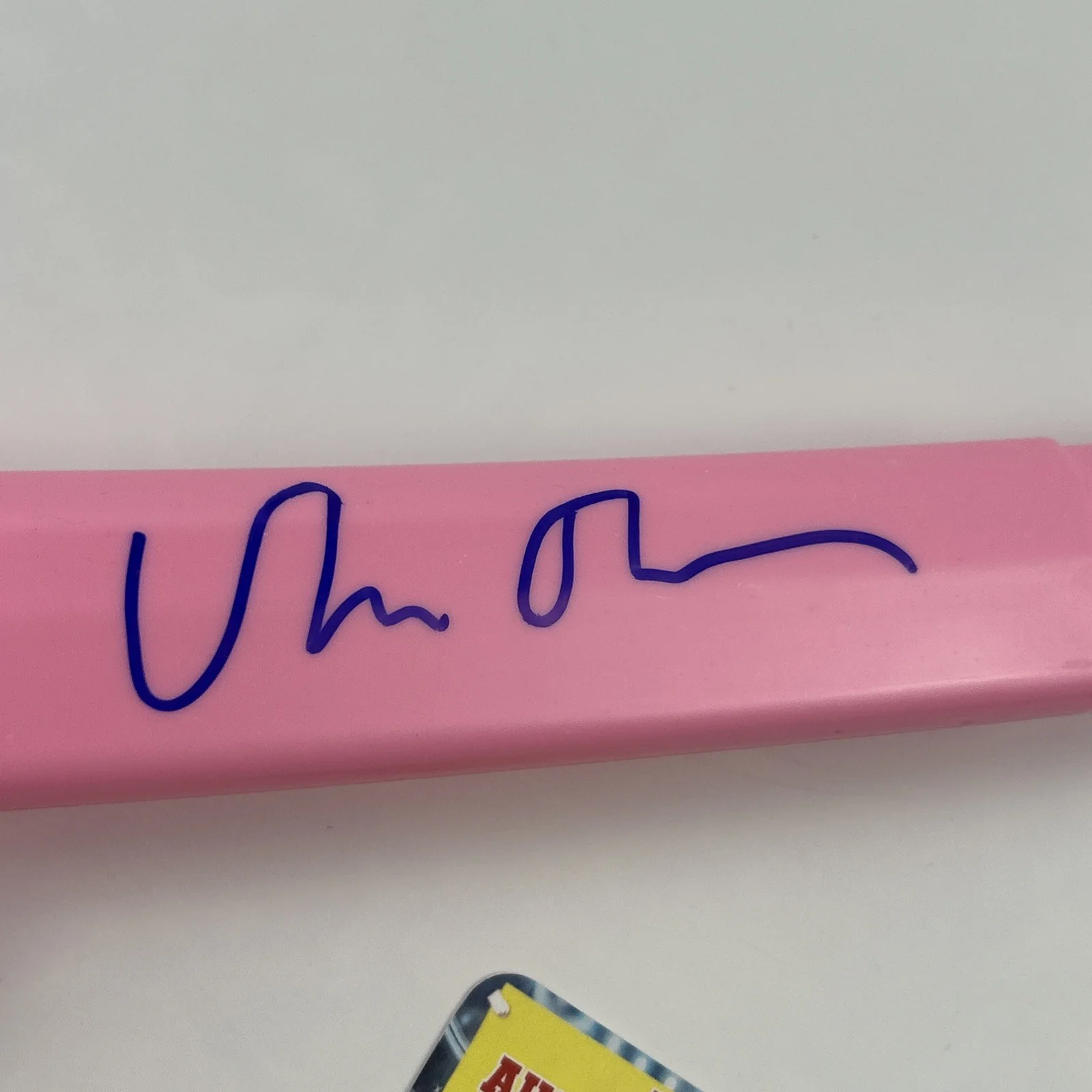 Uma Thurman — Signed Pink Plastic Sword Uma Thurman Autographed COA Kill Bill, image 5