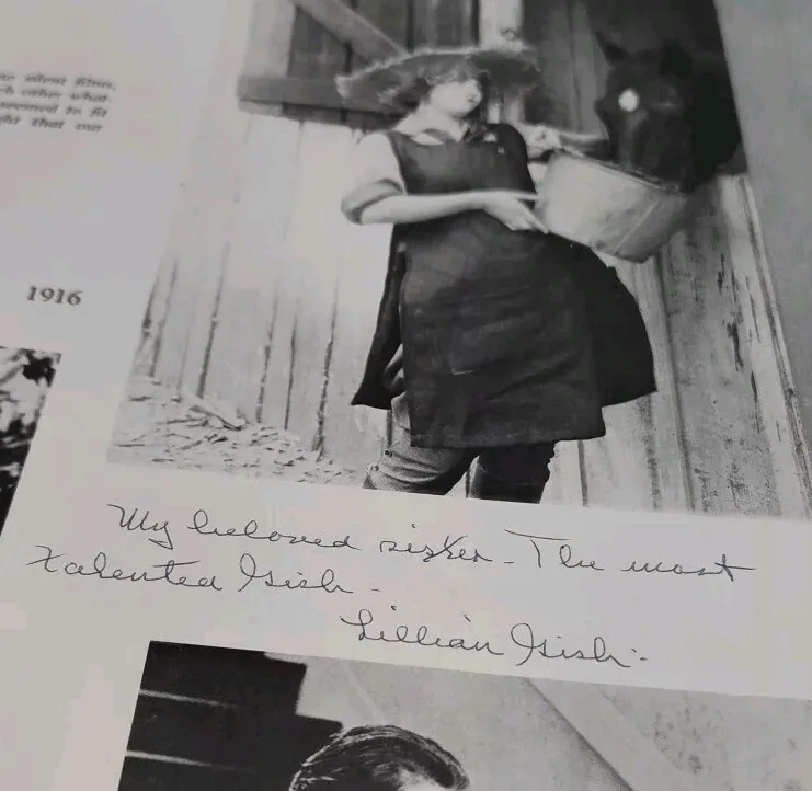 Lillian Gish — SILENT FILM ACTRESS LILLIAN GISH 2X AUTOGRAPH Book Page About Sister Movies Vtg, изображение 2