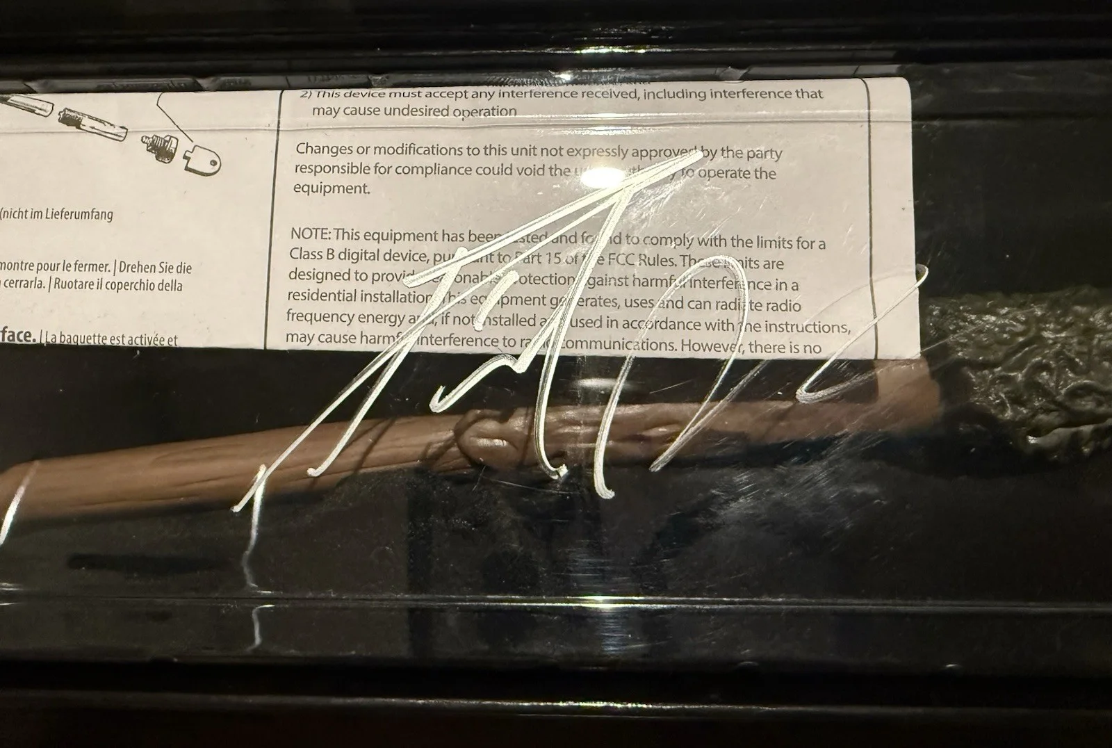 Daniel Radcliffe — Daniel Radcliffe Signed HARRY POTTER Autographed Illuminating Wand., image 2