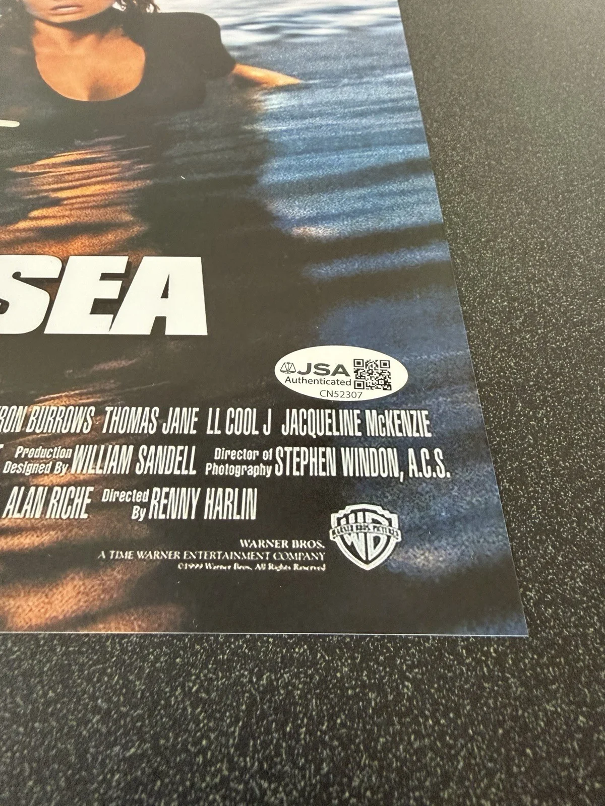 RENNY HARLIN SIGNED *DEEP BLUE SEA* 12X18 MOVIE POSTER “DIRECTOR” JSA COA, изображение 4