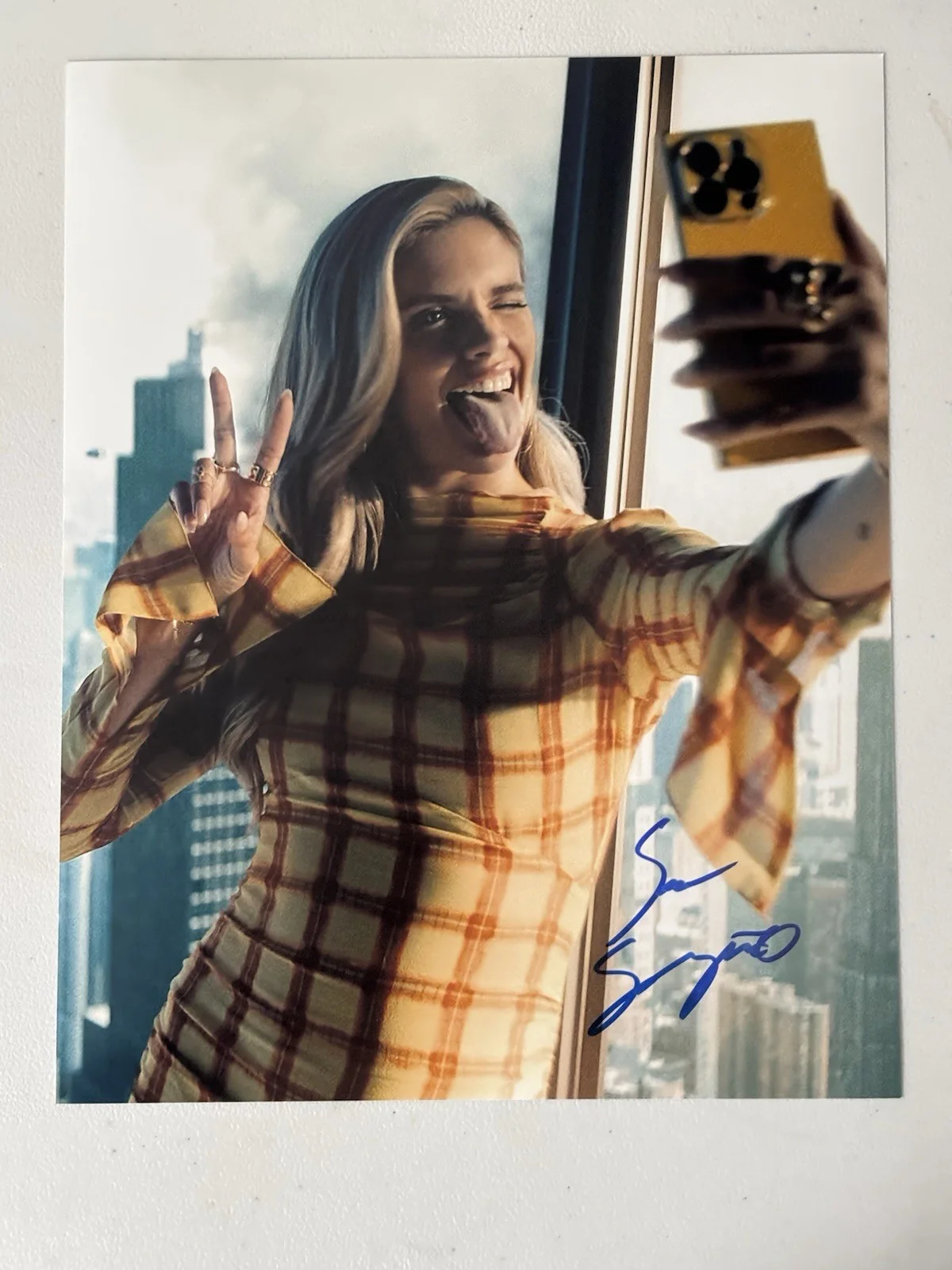 Sara Sampaio — Sara Sampaio Signed Photo, 8x10 with COA, Superman, Eve