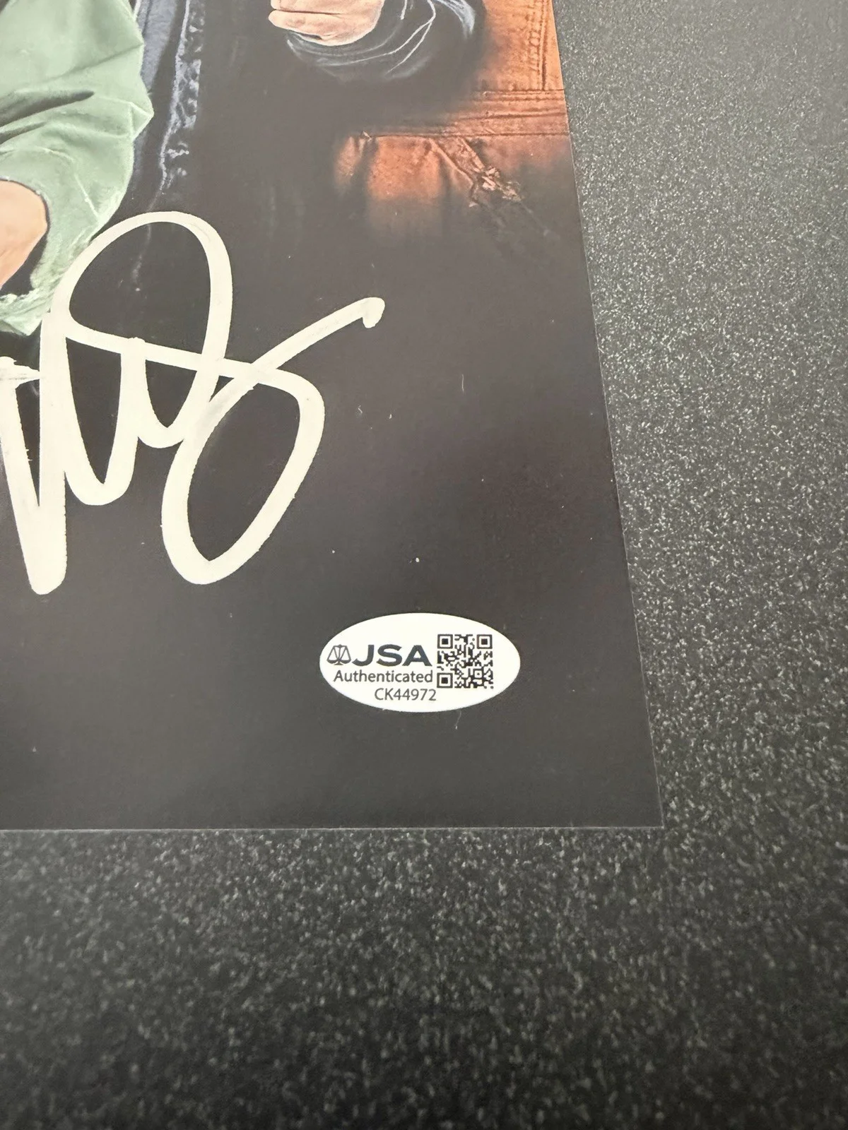 JESSE EISENBERG & NICK SWARDSON SIGNED ‘30 MINUTES OR LESS’ 12X18 POSTER JSA COA, изображение 5