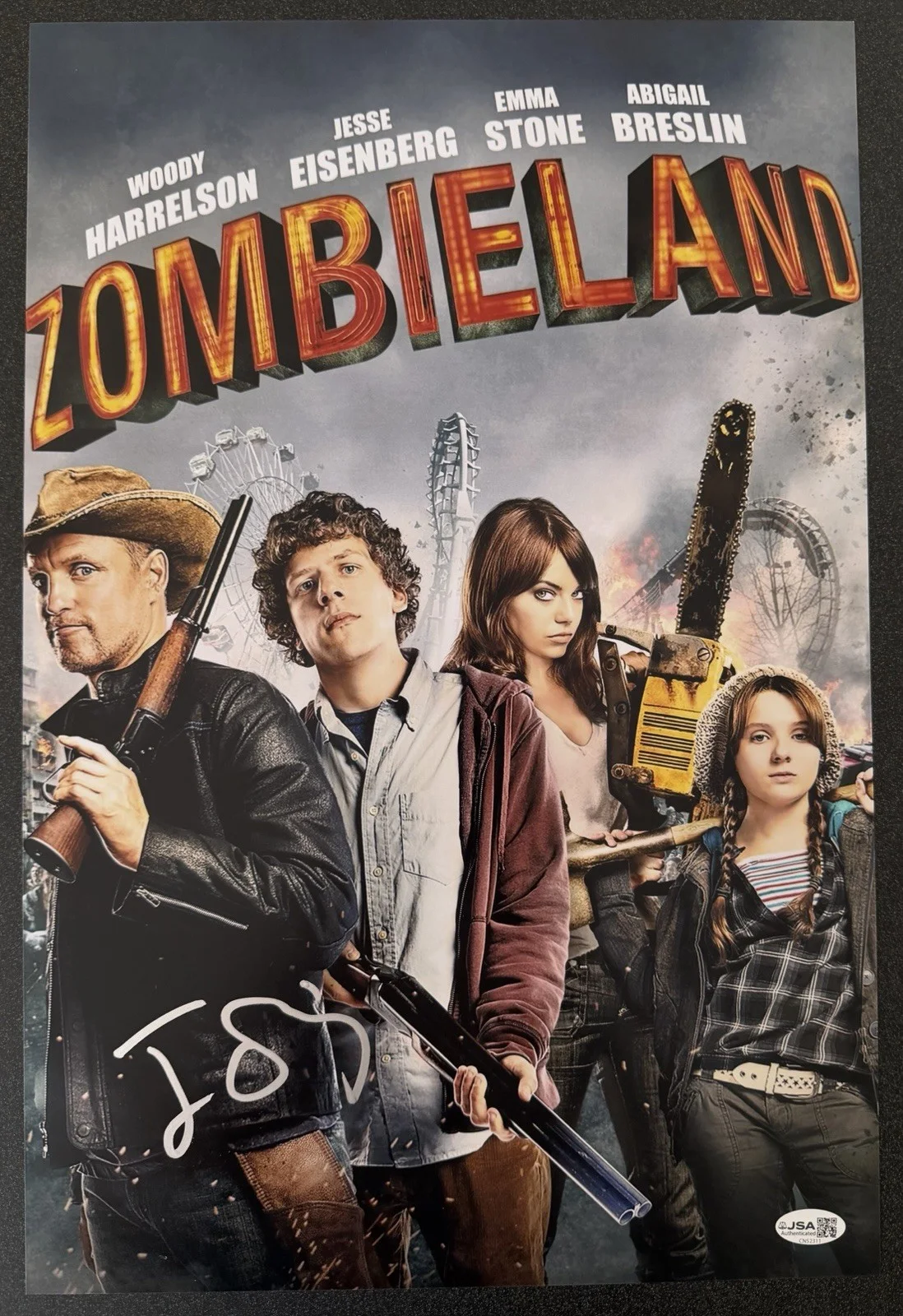 JESSE EISENBERG SIGNED ‘ZOMBIELAND’ 12X18 MOVIE POSTER EXACT PROOF JSA COA, изображение 3