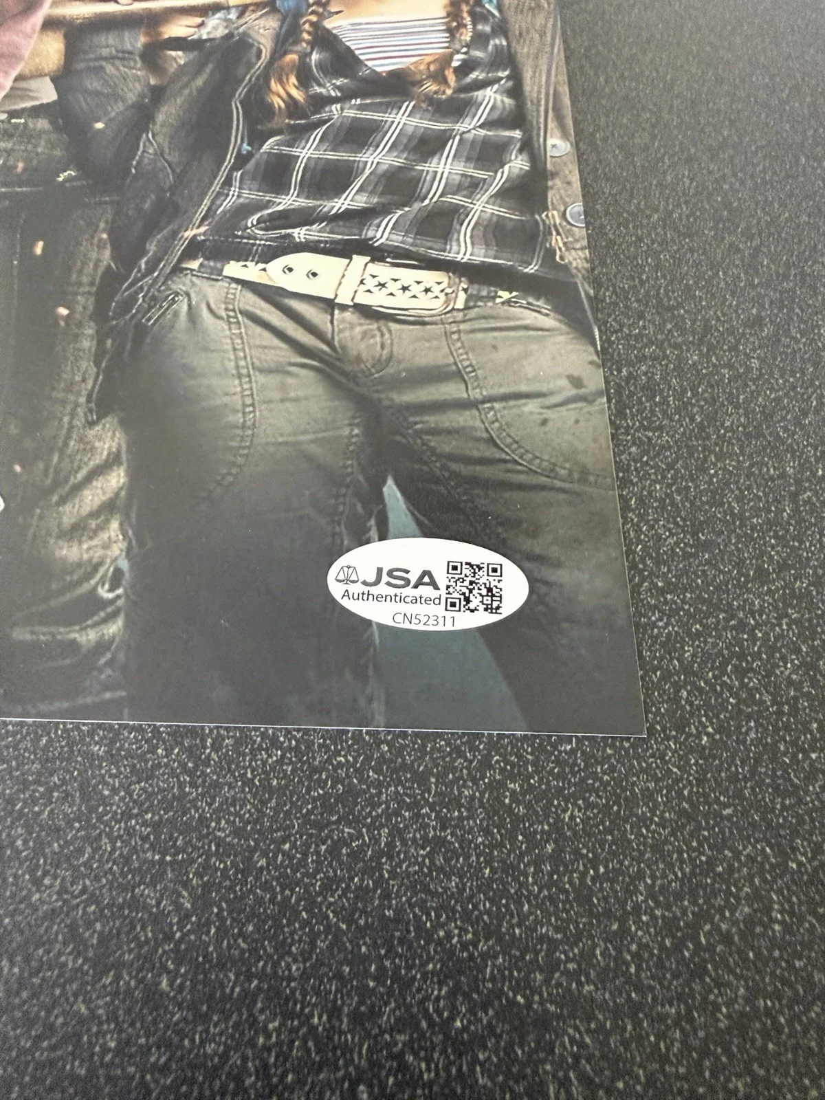 JESSE EISENBERG SIGNED ‘ZOMBIELAND’ 12X18 MOVIE POSTER EXACT PROOF JSA COA, изображение 5
