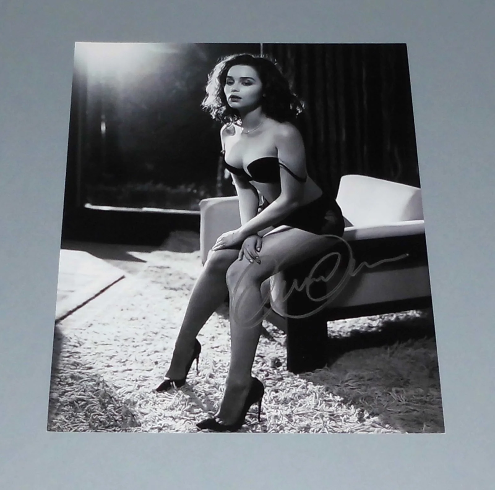 Emilia Clarke — Emilia Clarke Autographed Signed 8x10 "Game of Thrones (HBO)" Photo with COA