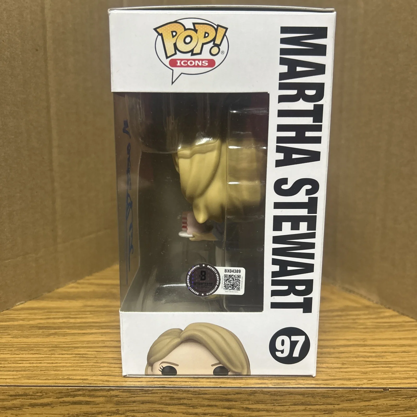 Martha Stewart — Martha Stewart Signed Funko Figure 97 Authentic Autograph Beckett, image 2