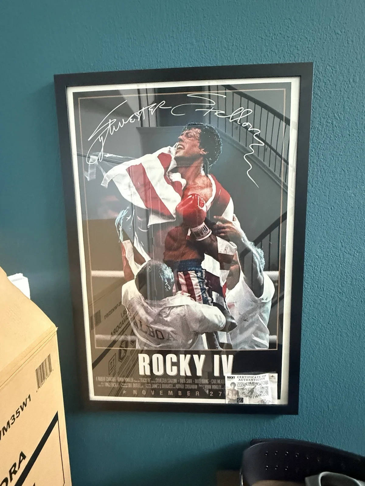 Sylvester Stallone — ROCKY IV 4 MOVIE POSTER SIGNED SYLVESTER STALLONE COA *PLEXIGLASS FRAMED*, изображение 2