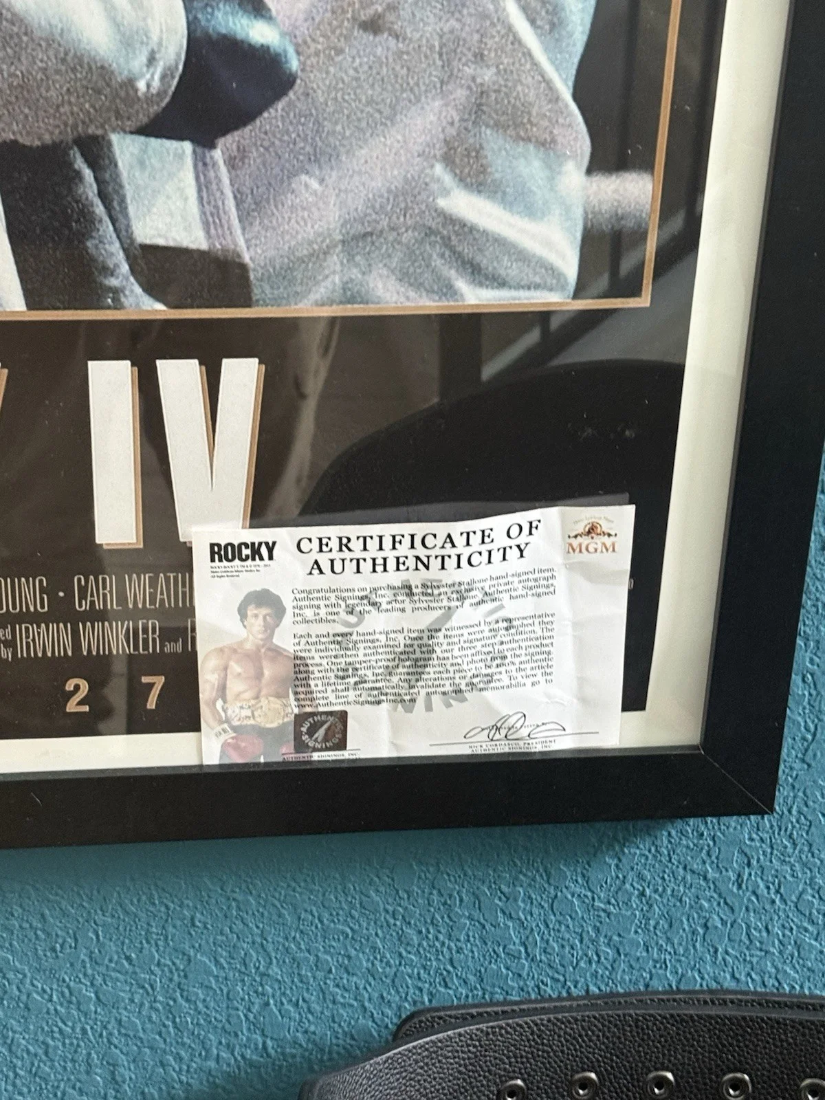 Sylvester Stallone — ROCKY IV 4 MOVIE POSTER SIGNED SYLVESTER STALLONE COA *PLEXIGLASS FRAMED*, изображение 3