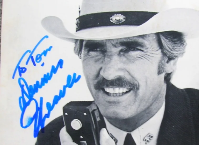 DENNIS WEAVER — DENNIS WEAVER "MCCLOUD" AUTOGRAPH PHOTO, image 2
